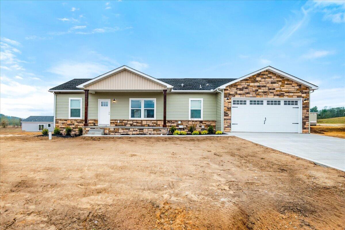 831 Sam Black Road Property Photo 1