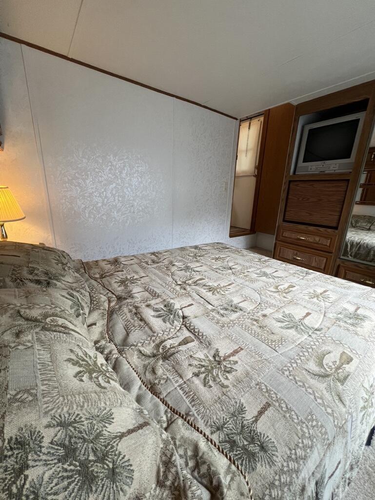 837 Crockett Road Property Photo 7