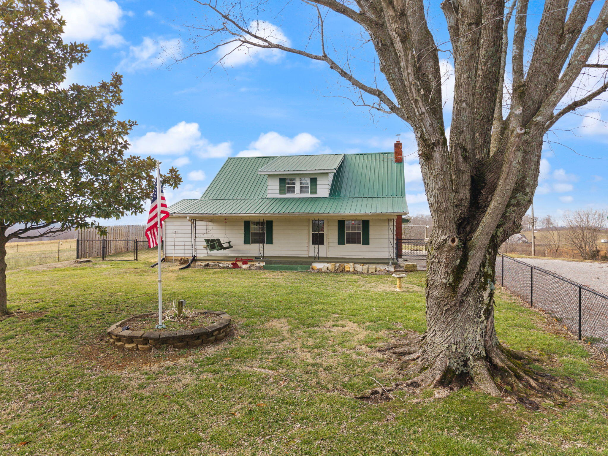 2058 Ard Ridge Road Property Photo 3