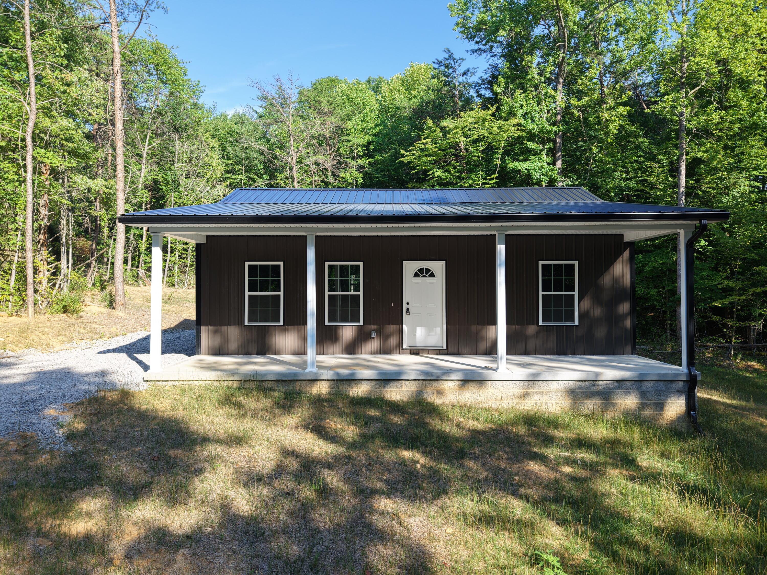 821 Pine Tree Road Property Photo 1