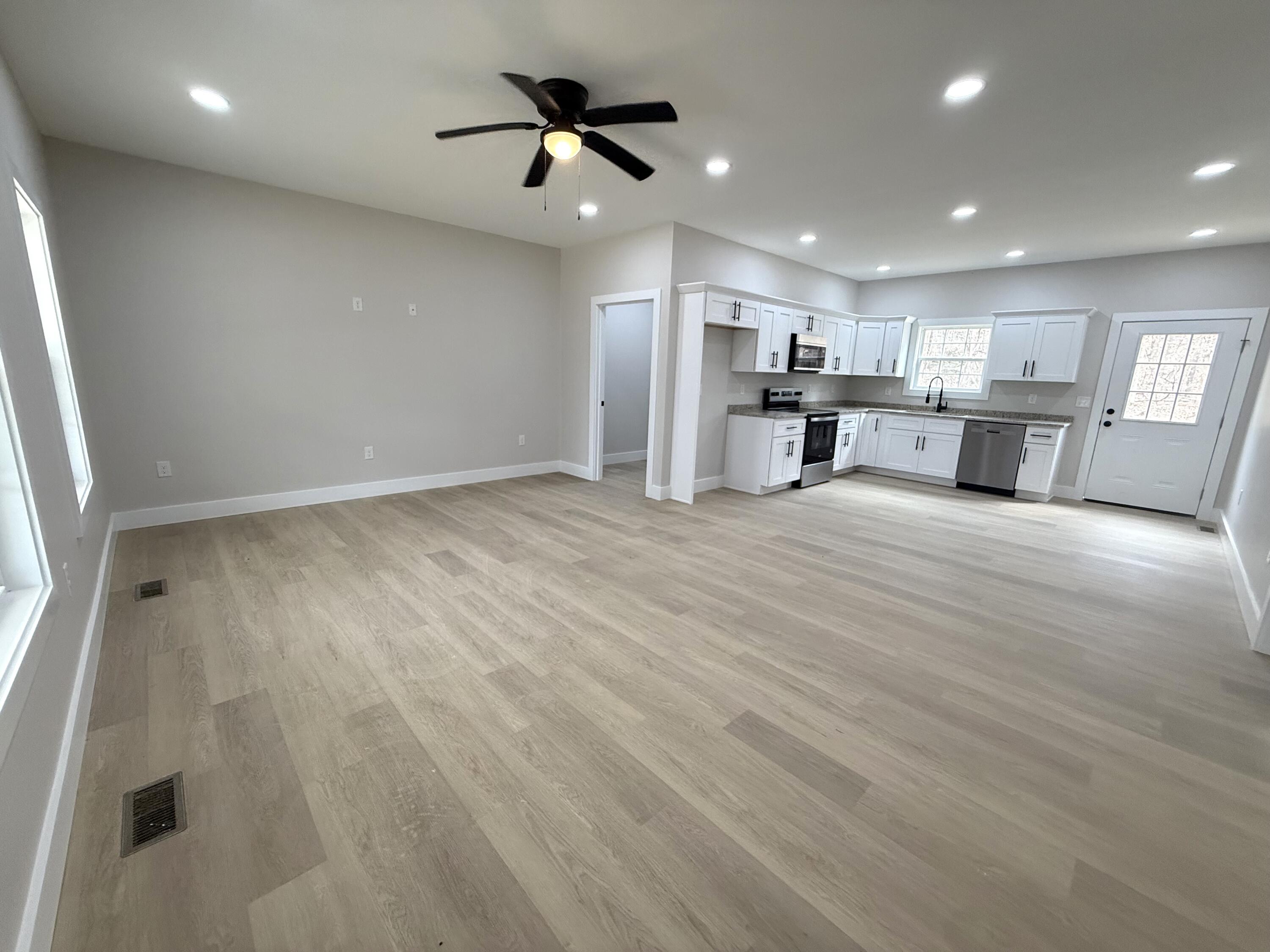 821 Pine Tree Road Property Photo 4