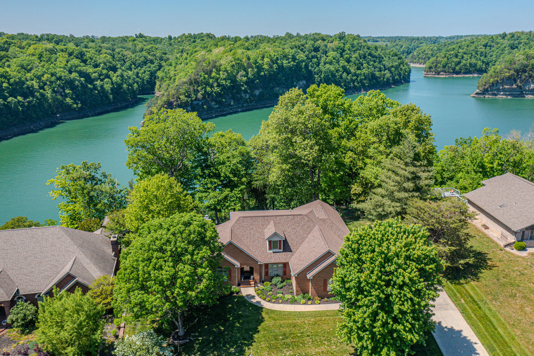 512 Water Cliff Drive Property Photo 1