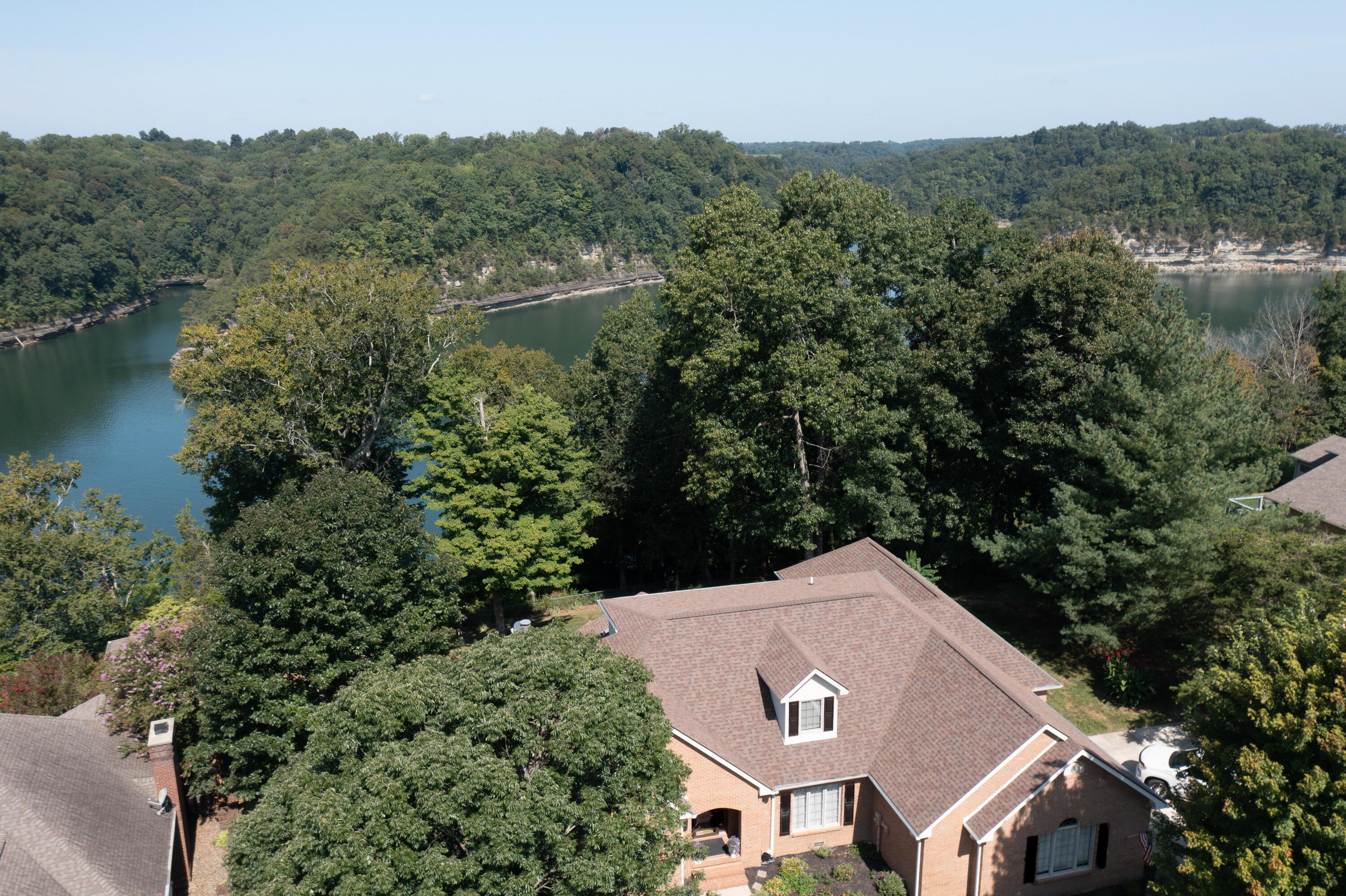 512 Water Cliff Drive Property Photo 1