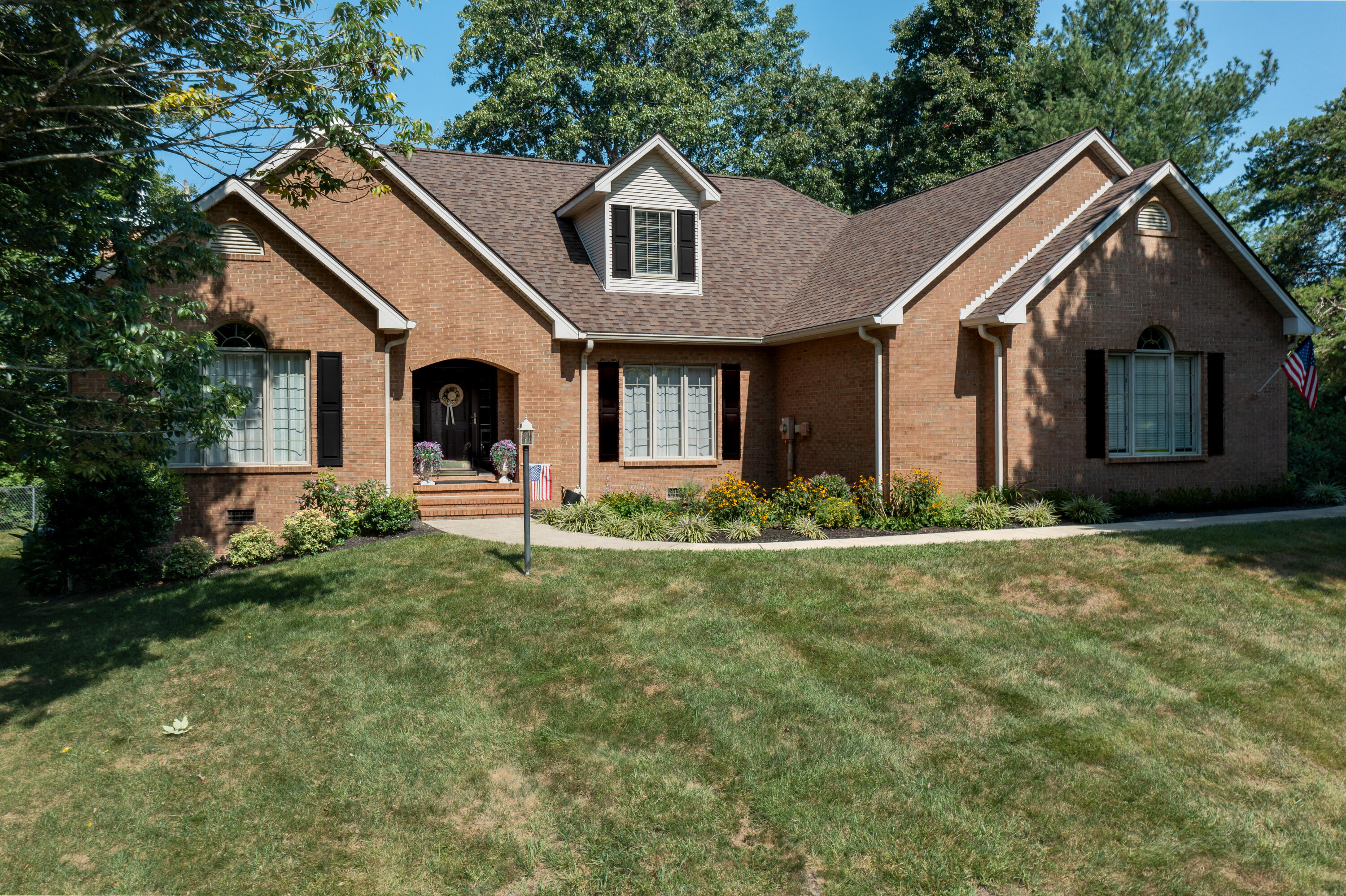 512 Water Cliff Drive Property Photo 1