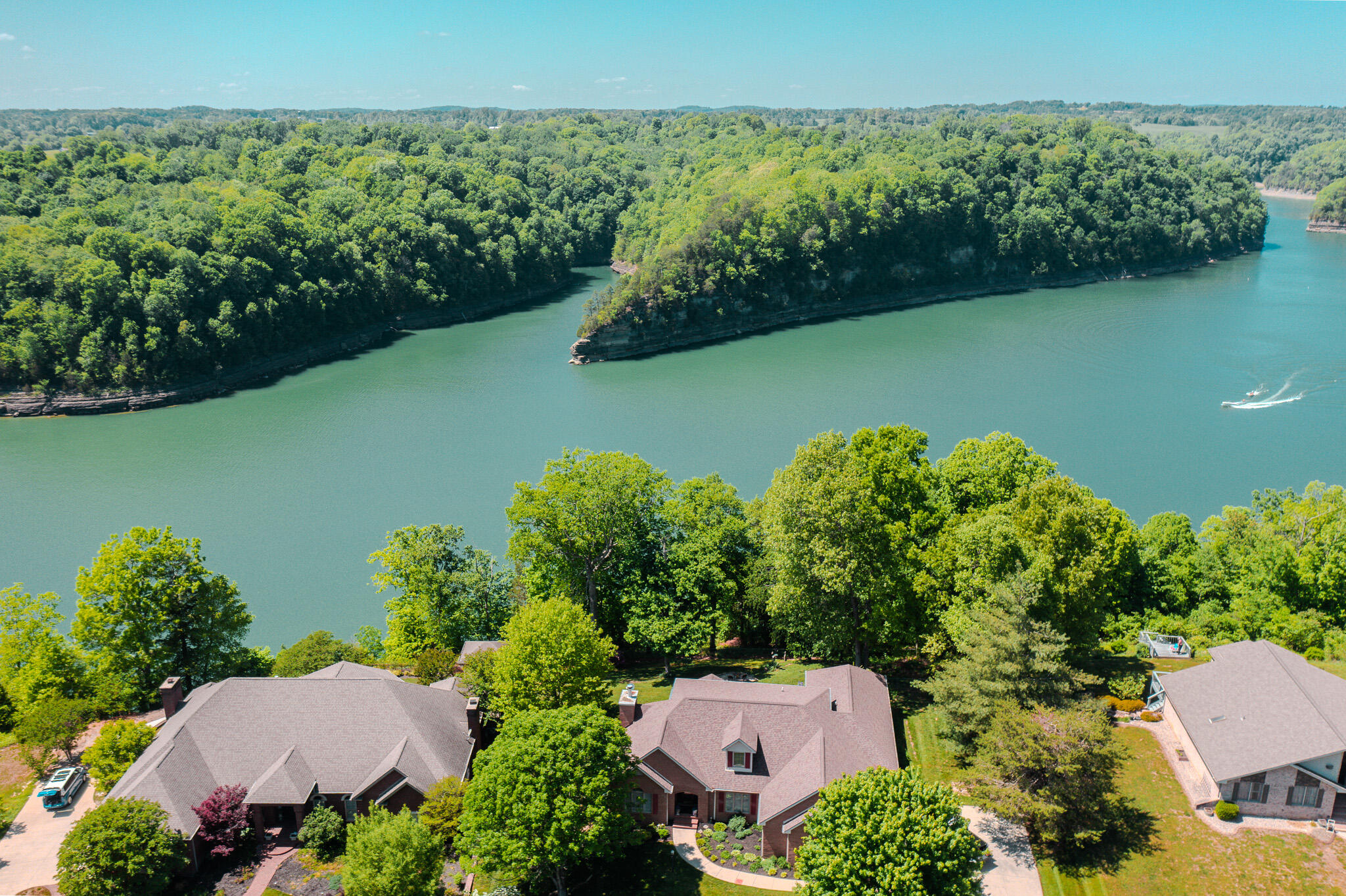 512 Water Cliff Drive Property Photo 2