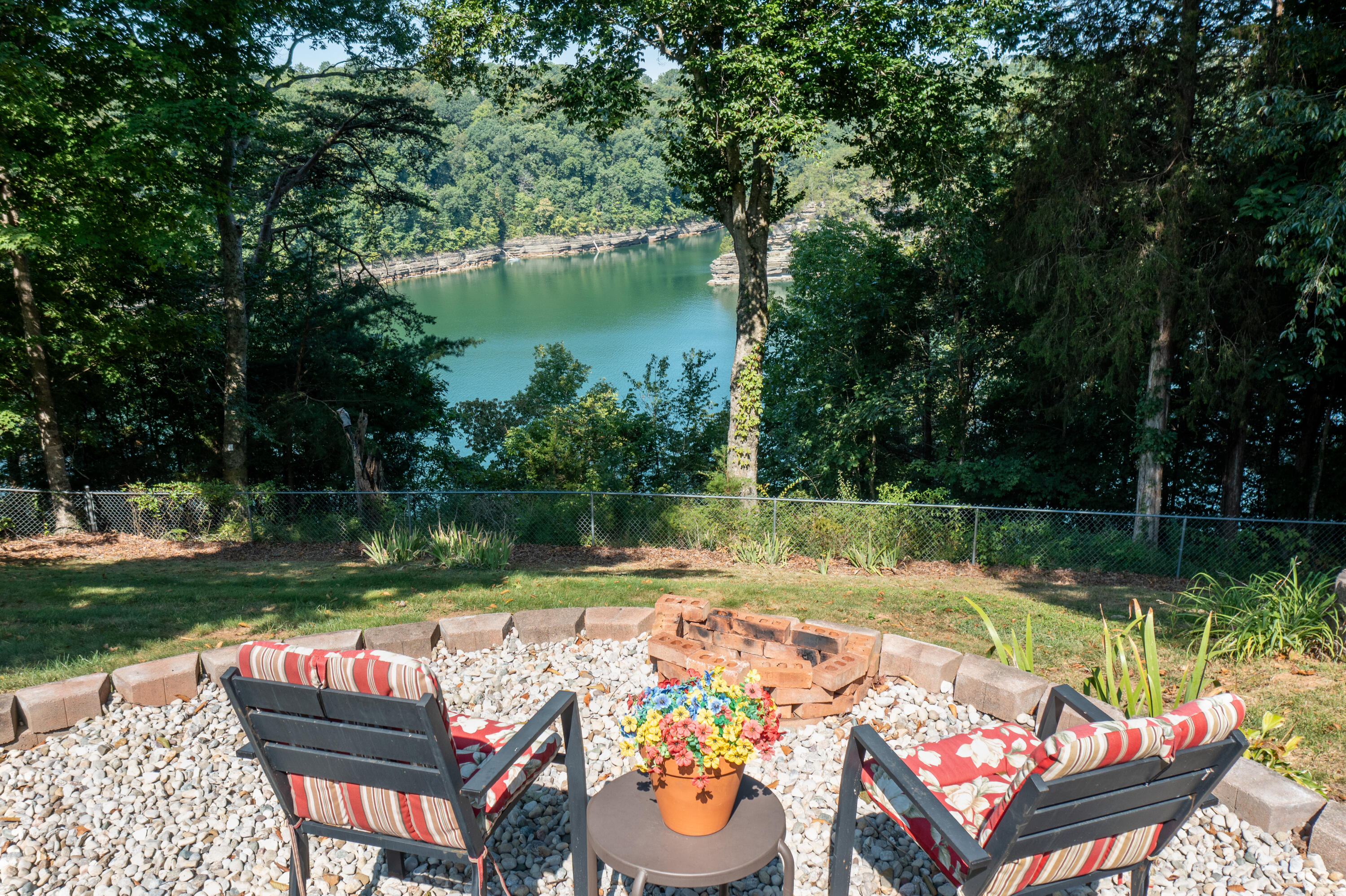 512 Water Cliff Drive Property Photo 3