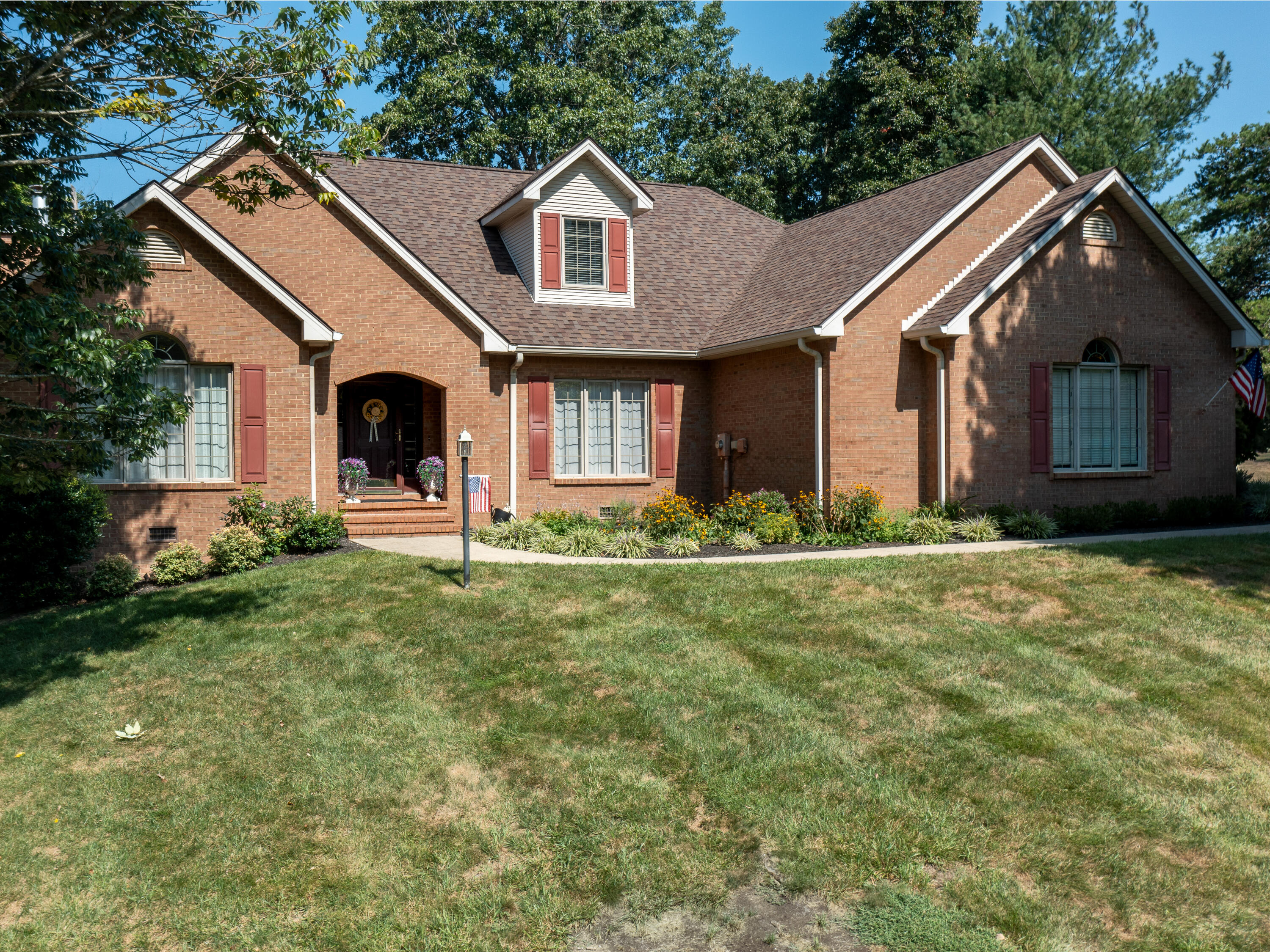 512 Water Cliff Drive Property Photo 4