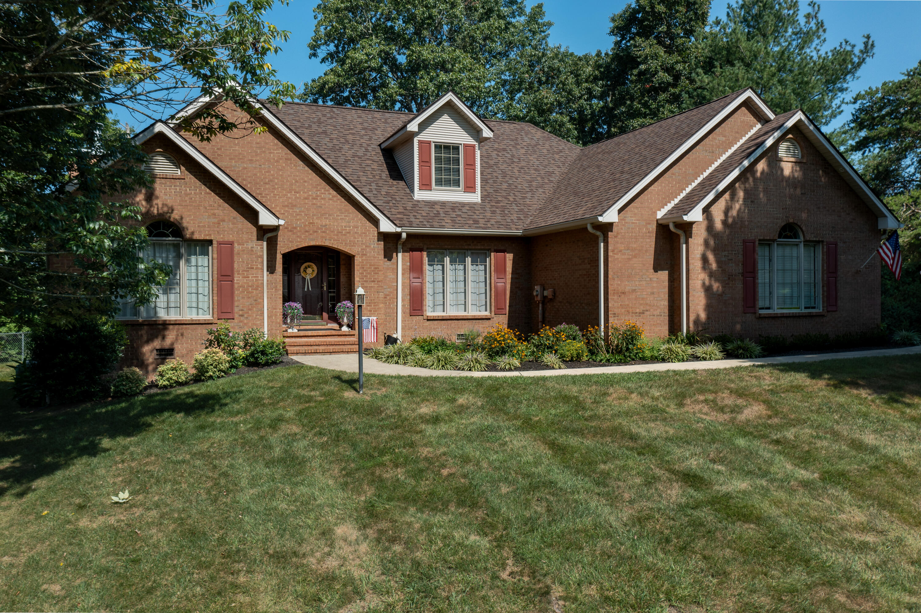 512 Water Cliff Drive Property Photo 8