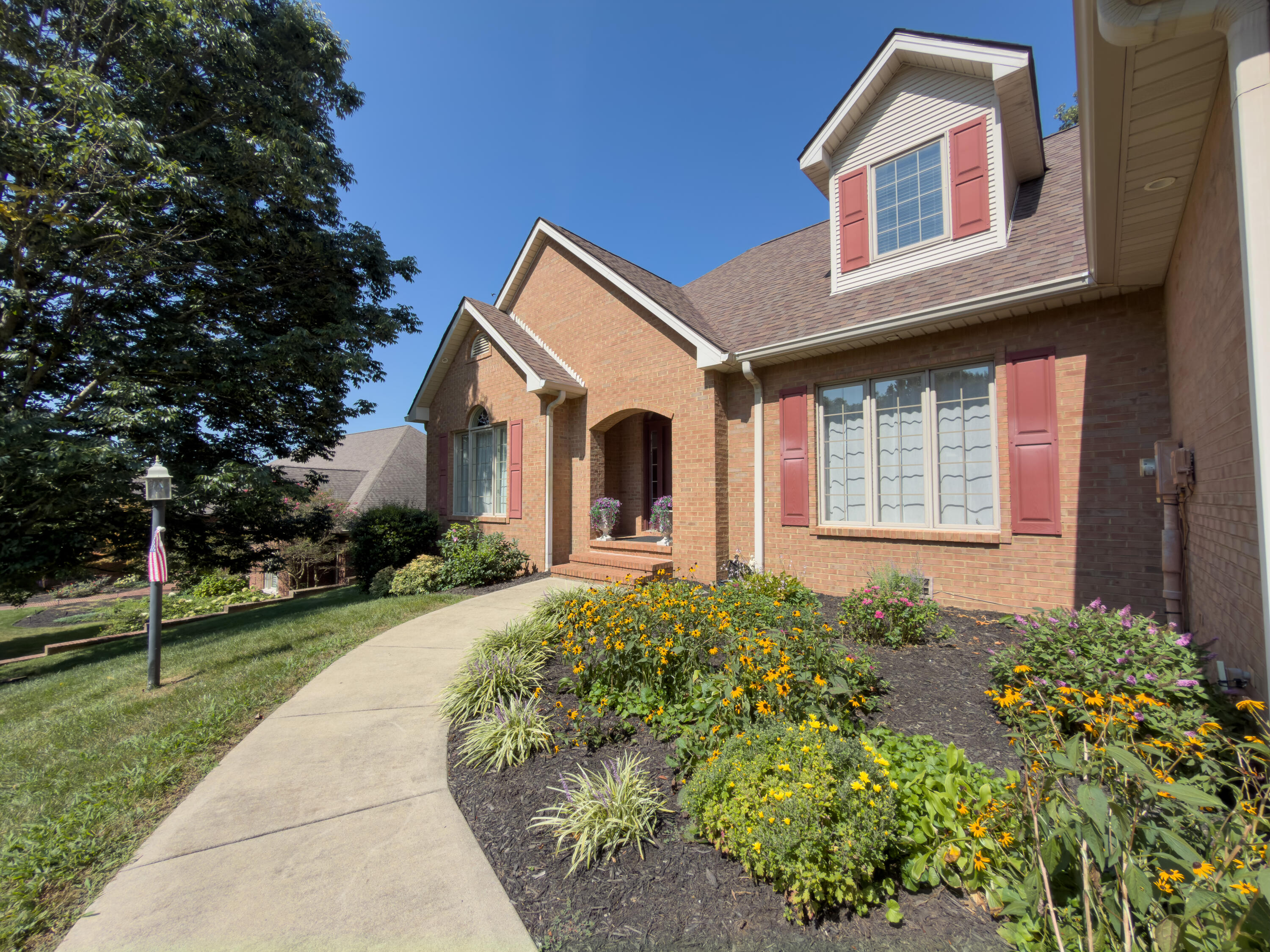 512 Water Cliff Drive Property Photo 10