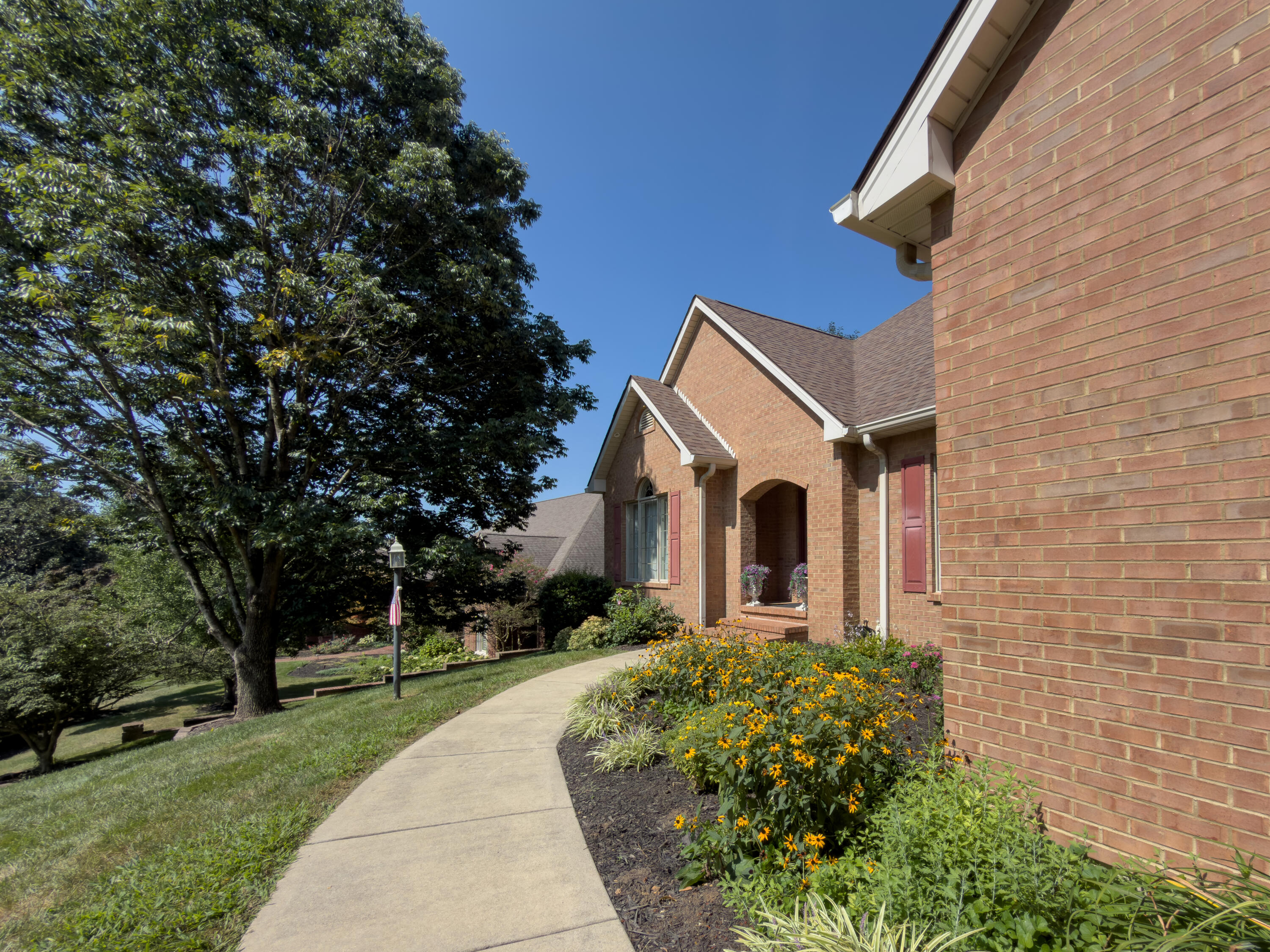 512 Water Cliff Drive Property Photo 11