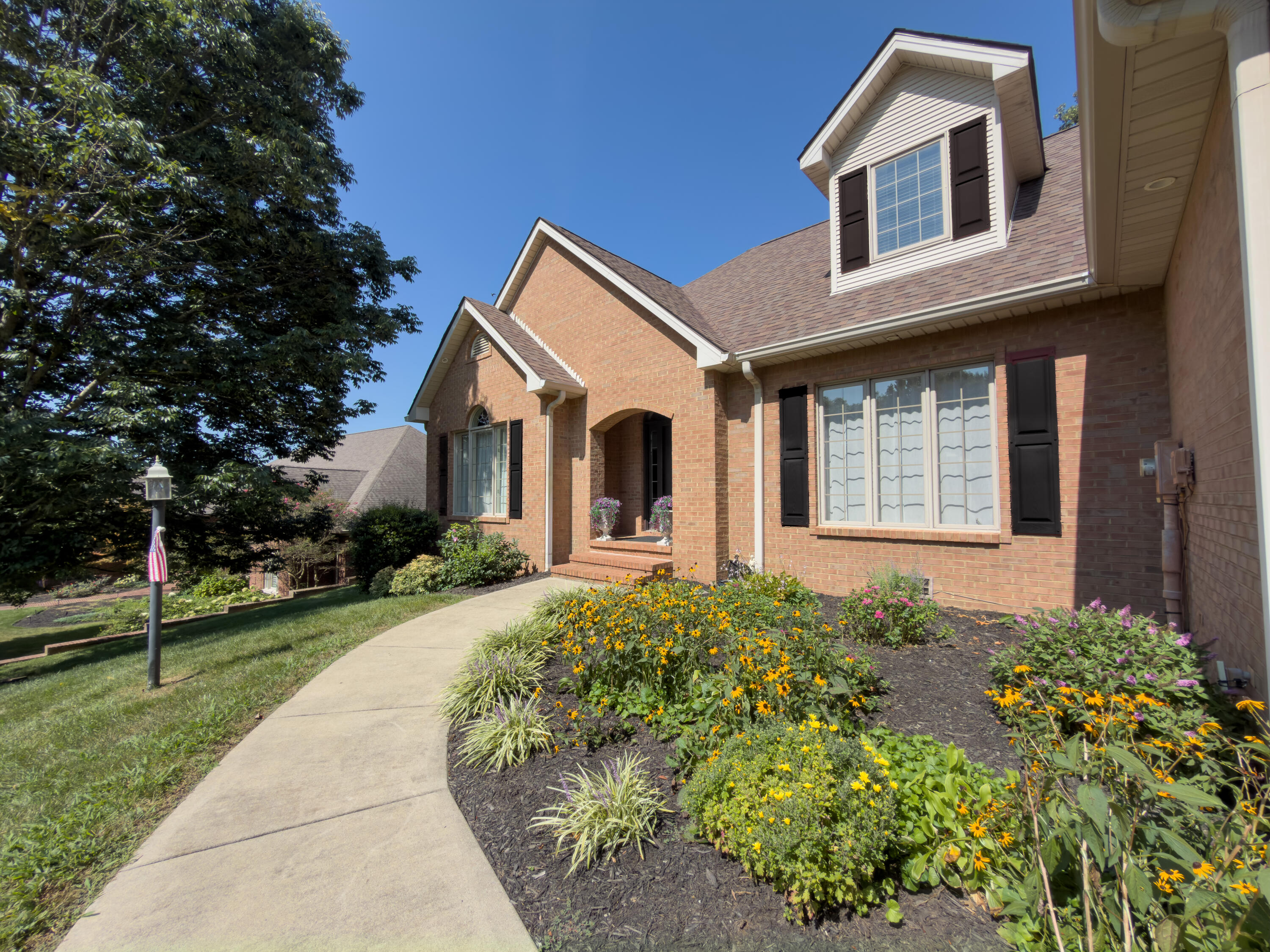 512 Water Cliff Drive Property Photo 12