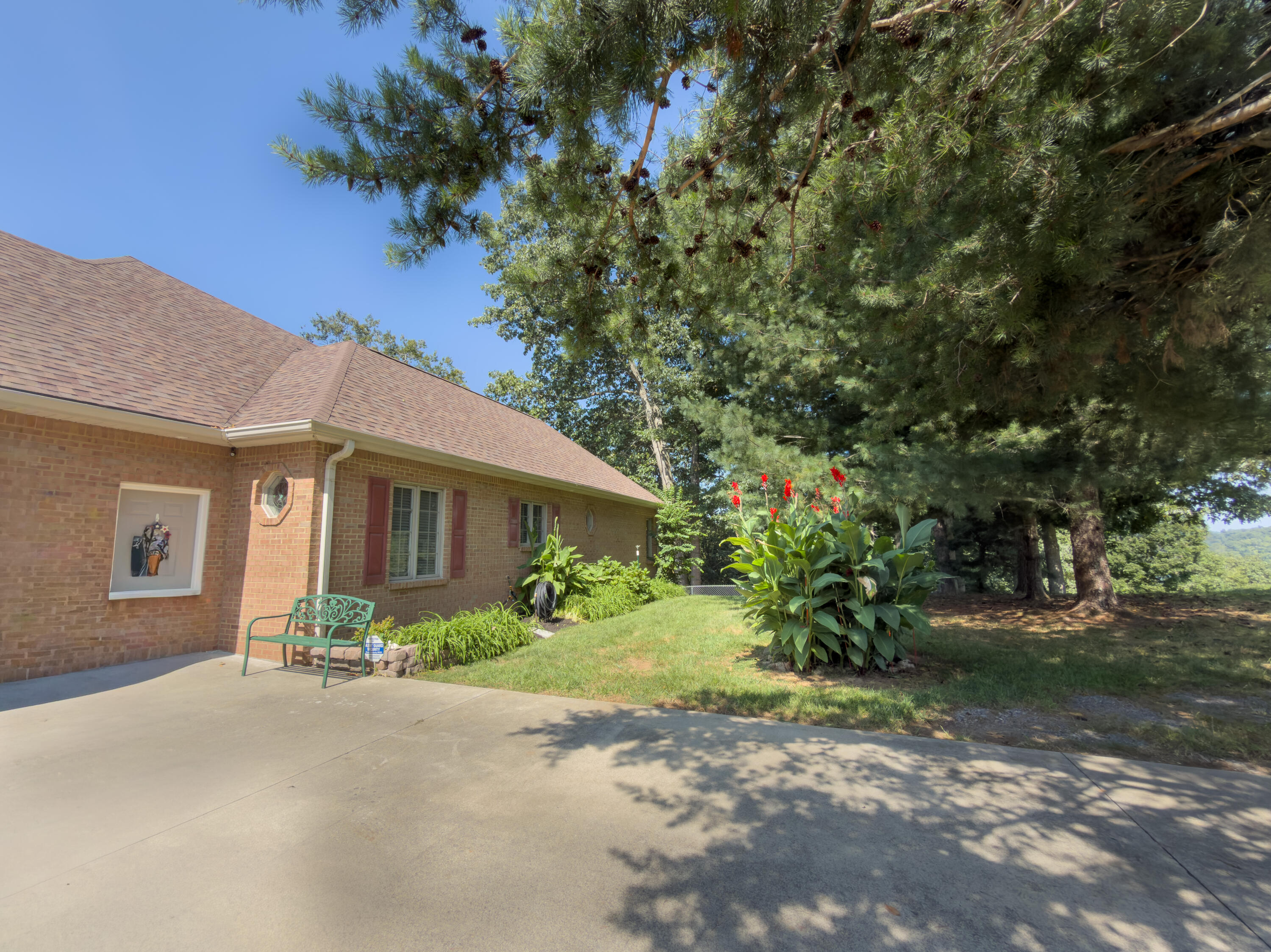 512 Water Cliff Drive Property Photo 13