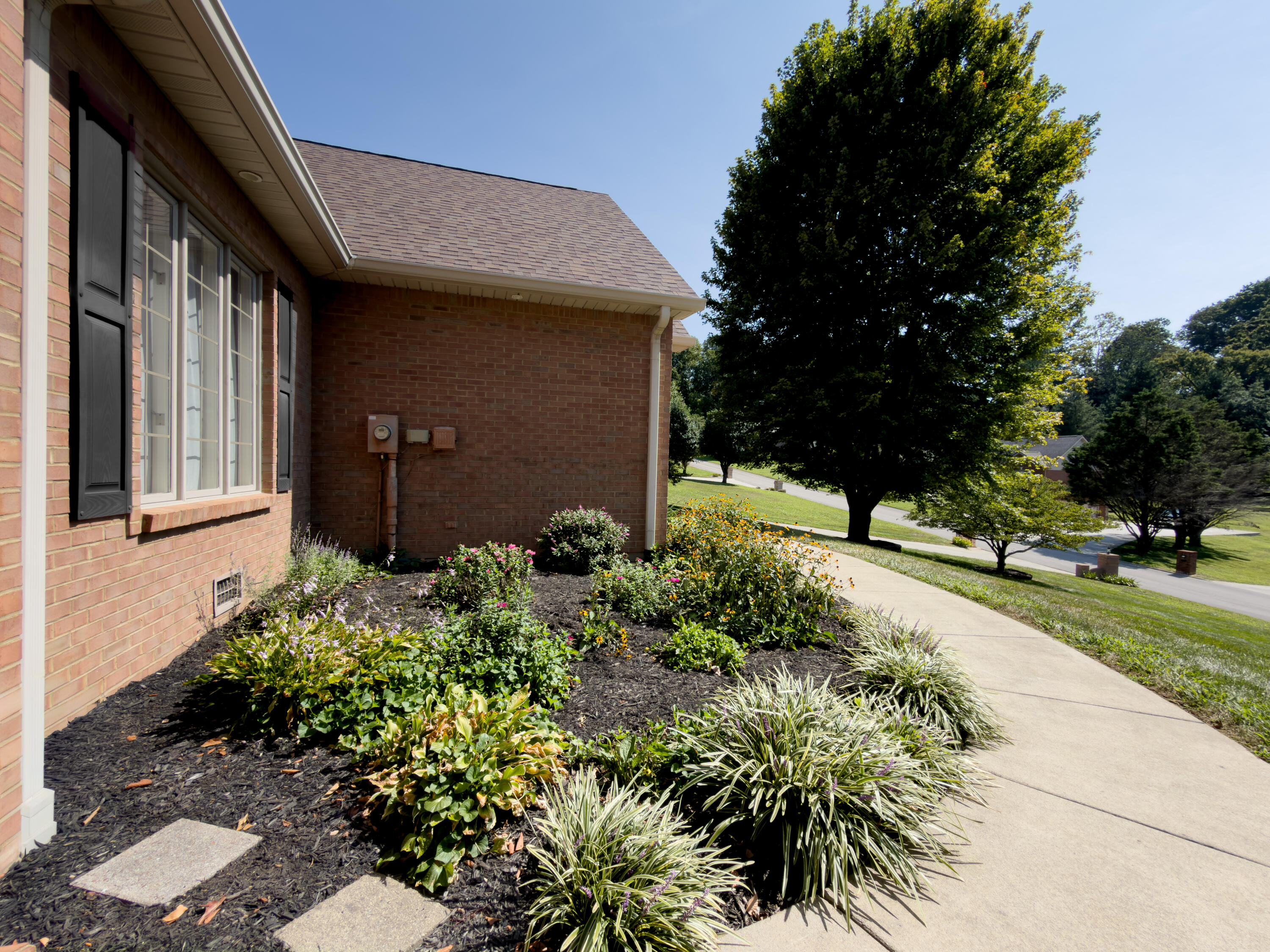 512 Water Cliff Drive Property Photo 14