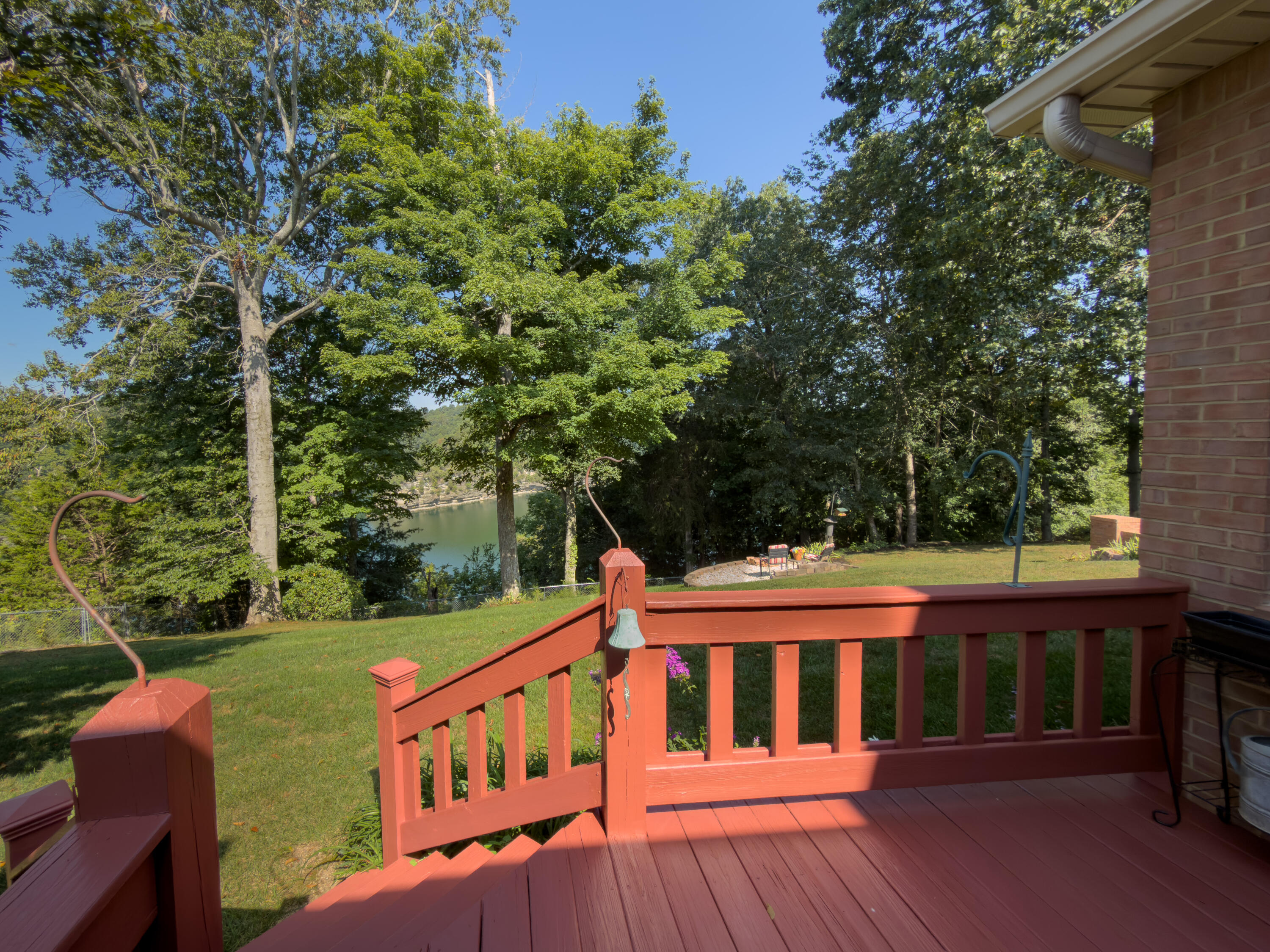 512 Water Cliff Drive Property Photo 17