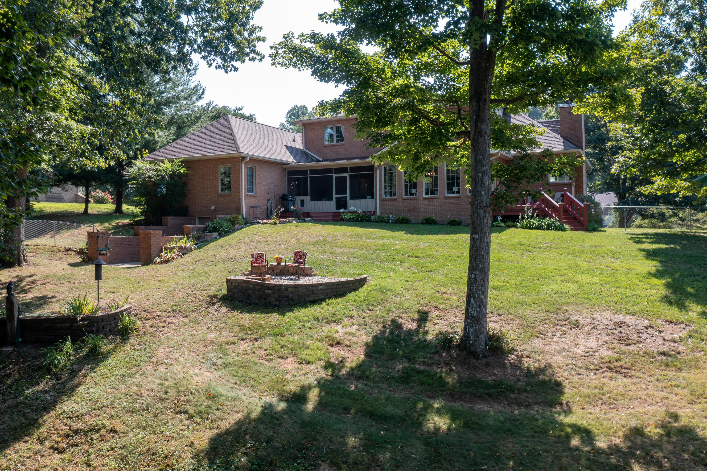 512 Water Cliff Drive Property Photo 18