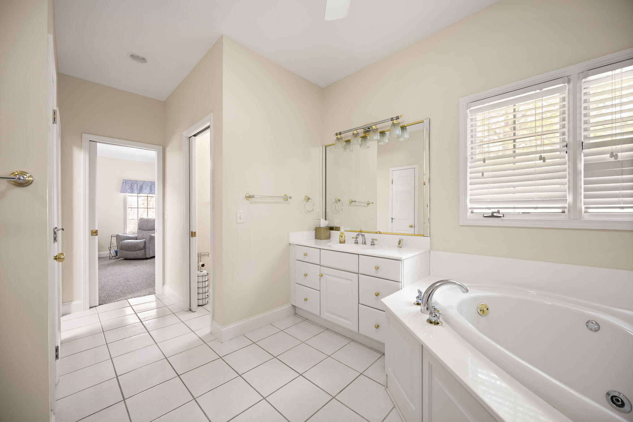 512 Water Cliff Drive Property Photo 40