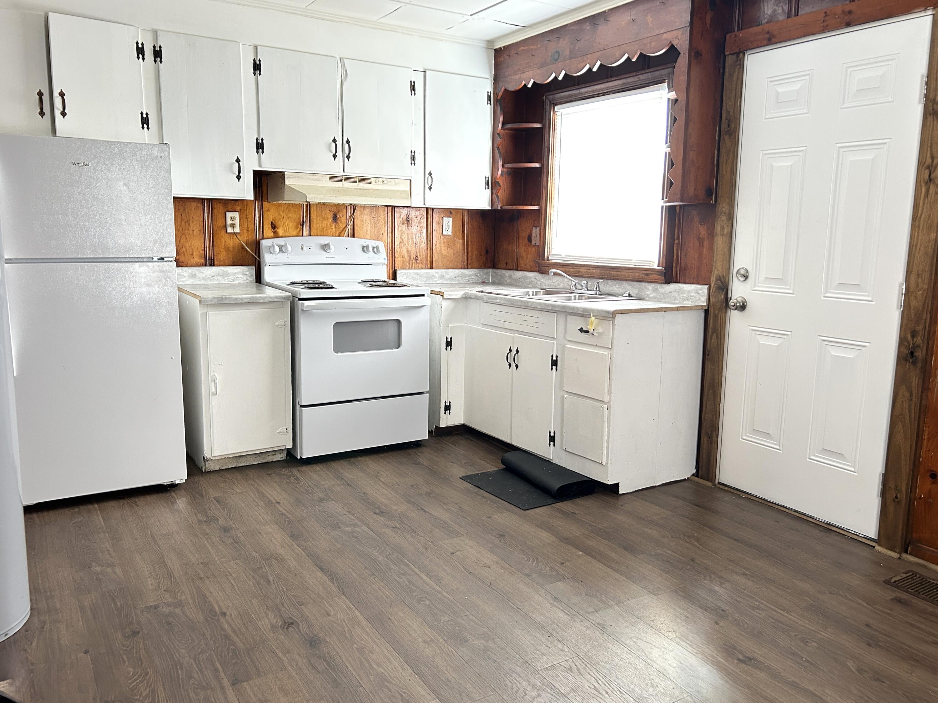 130 E Broadway Street Property Photo 15