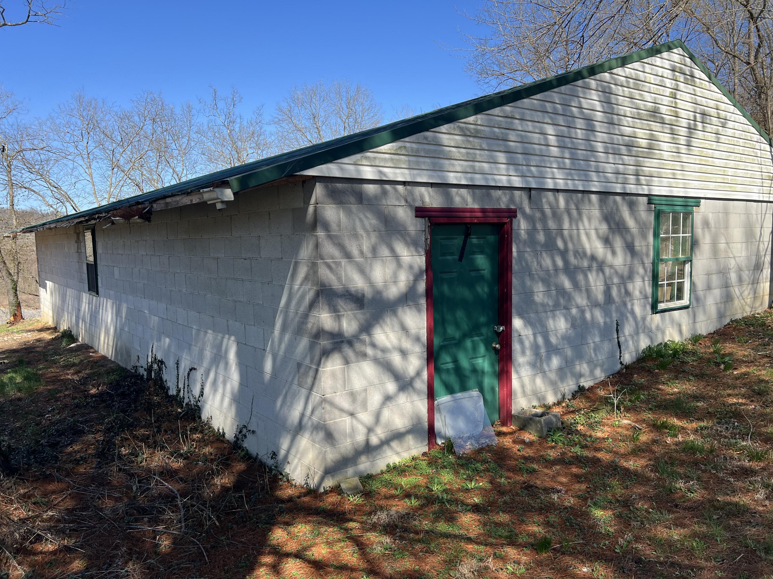 1860 Ford Road Property Photo 2