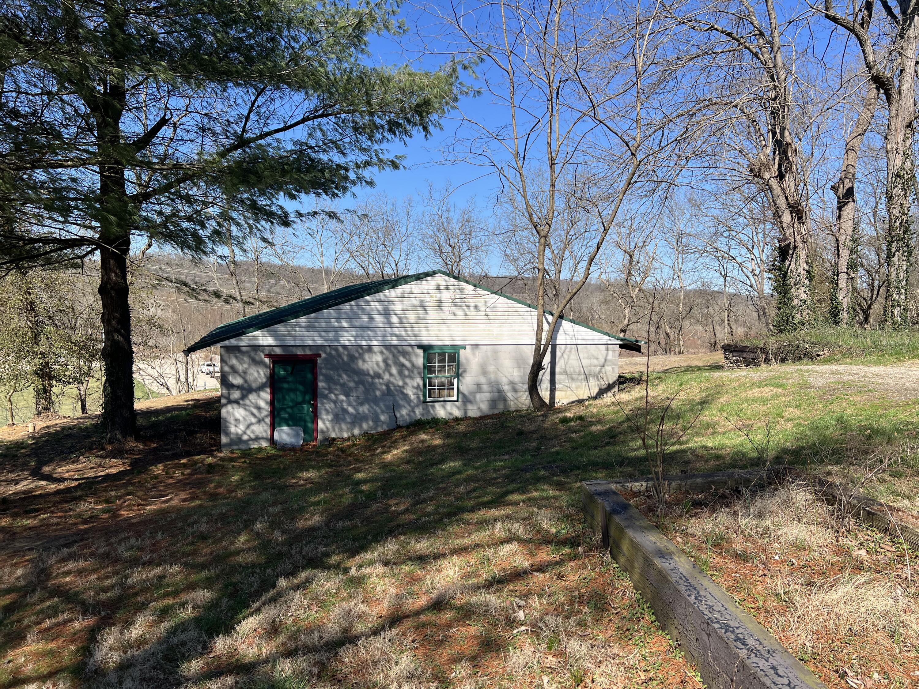 1860 Ford Road Property Photo 5