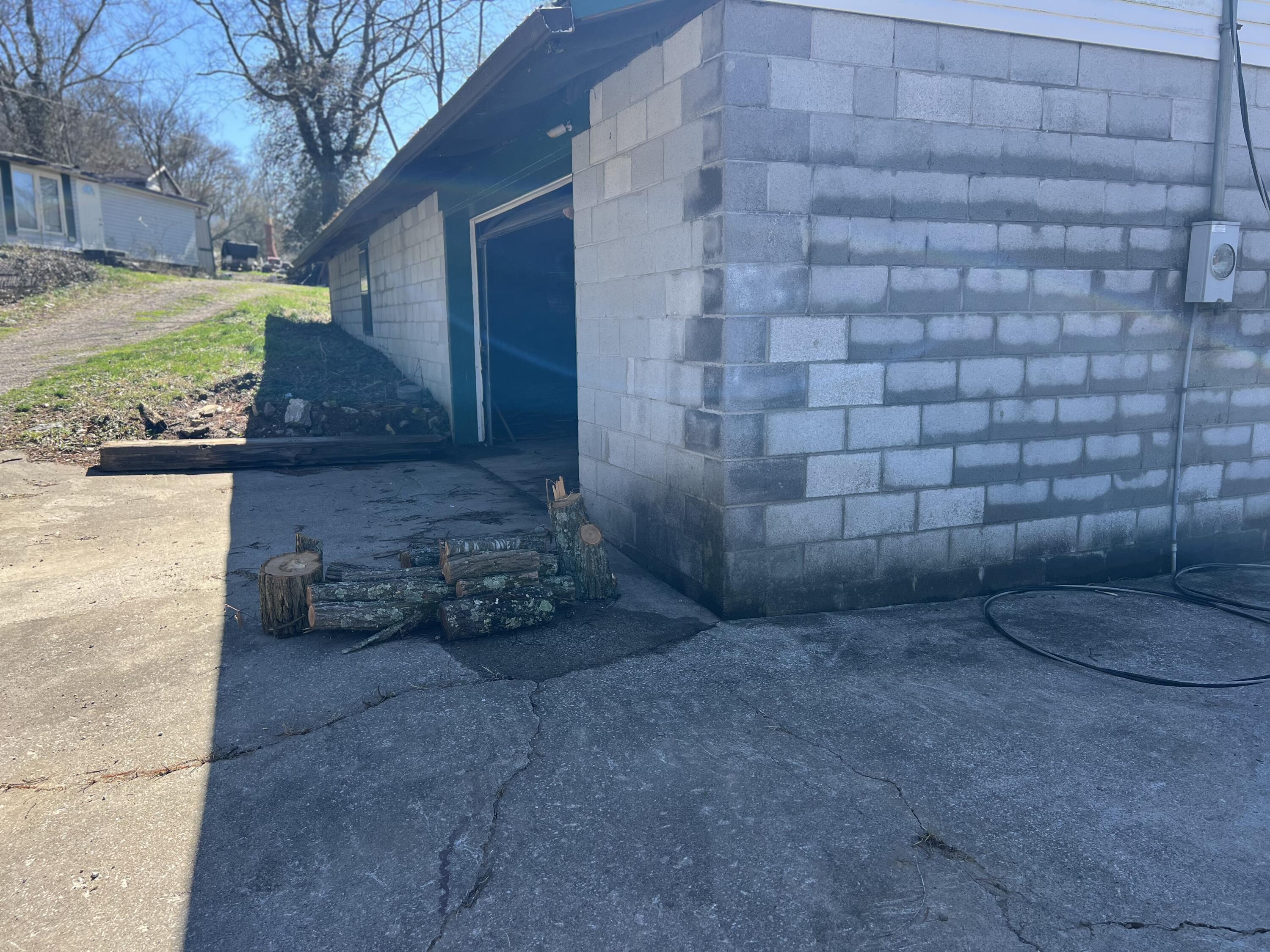 1860 Ford Road Property Photo 9