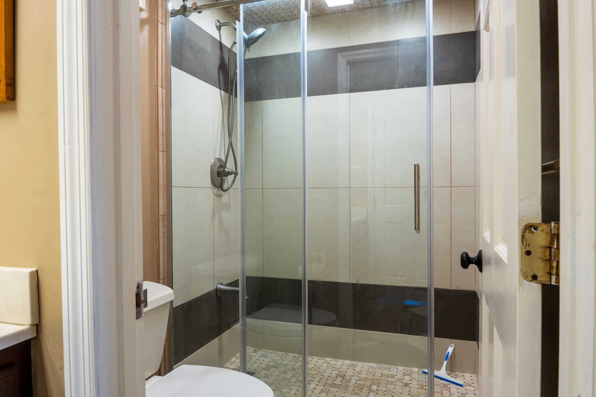 355 S Broadway 305 Property Photo 8