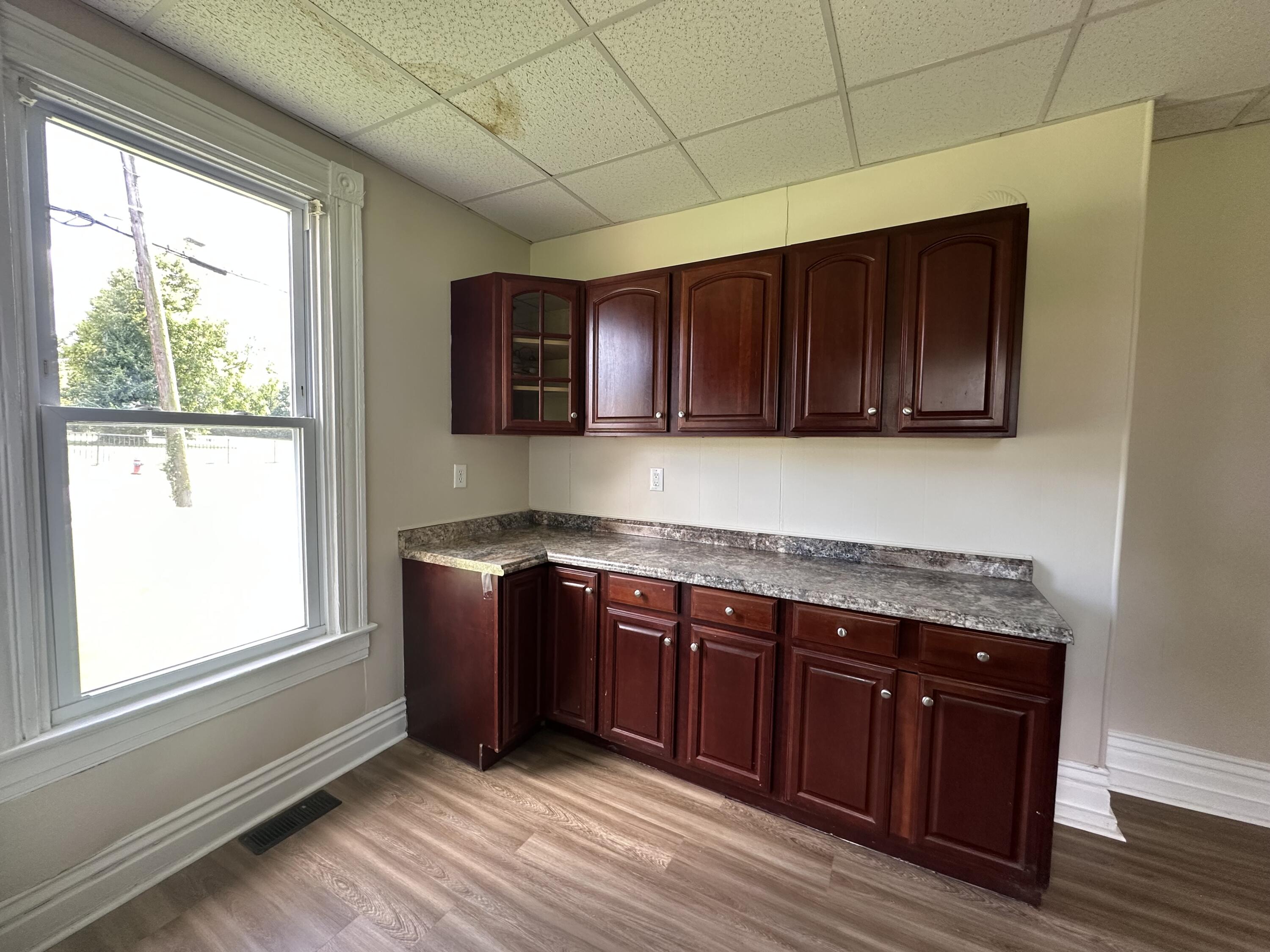 402 Walnut Street Property Photo 6