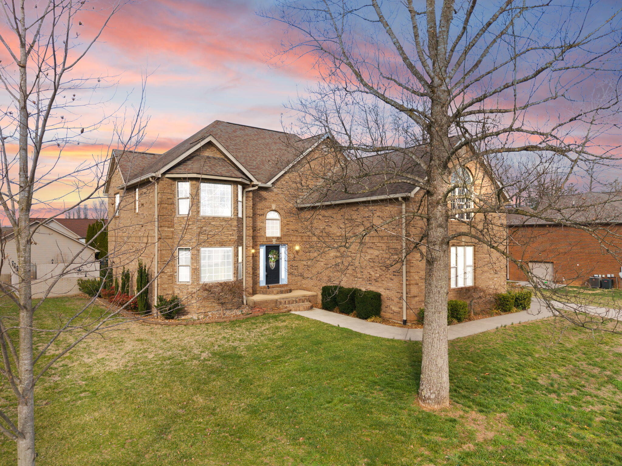 207 Lake Cliff Drive Property Photo 3