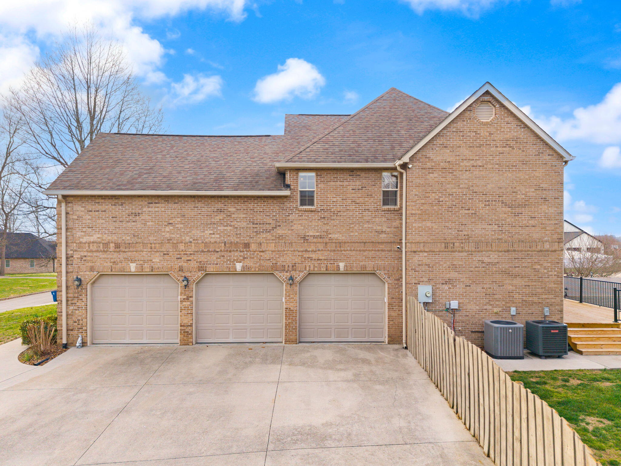 207 Lake Cliff Drive Property Photo 5