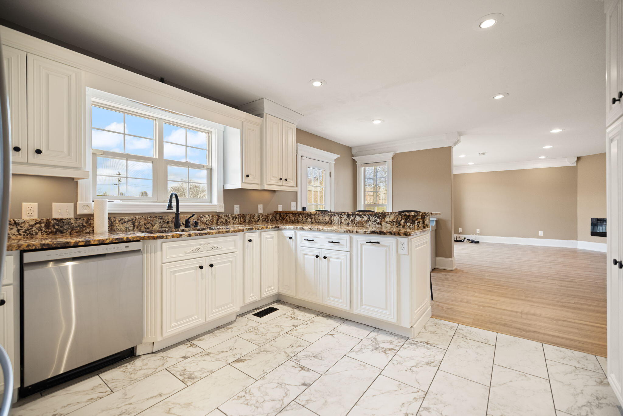 207 Lake Cliff Drive Property Photo 11