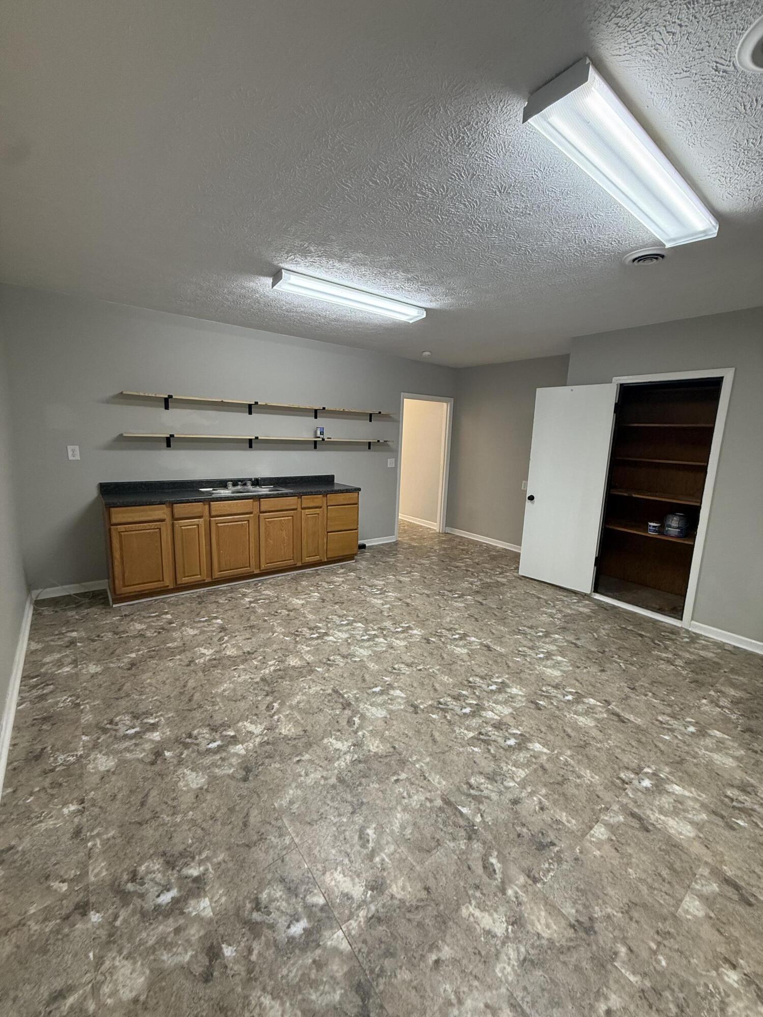 122 S Main Street Property Photo 5