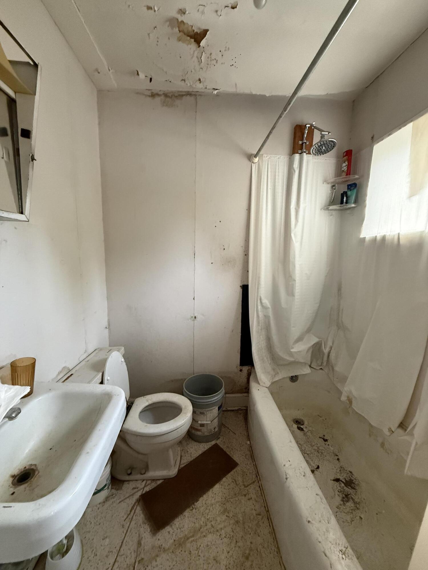 904 W 5th Street Property Photo 17