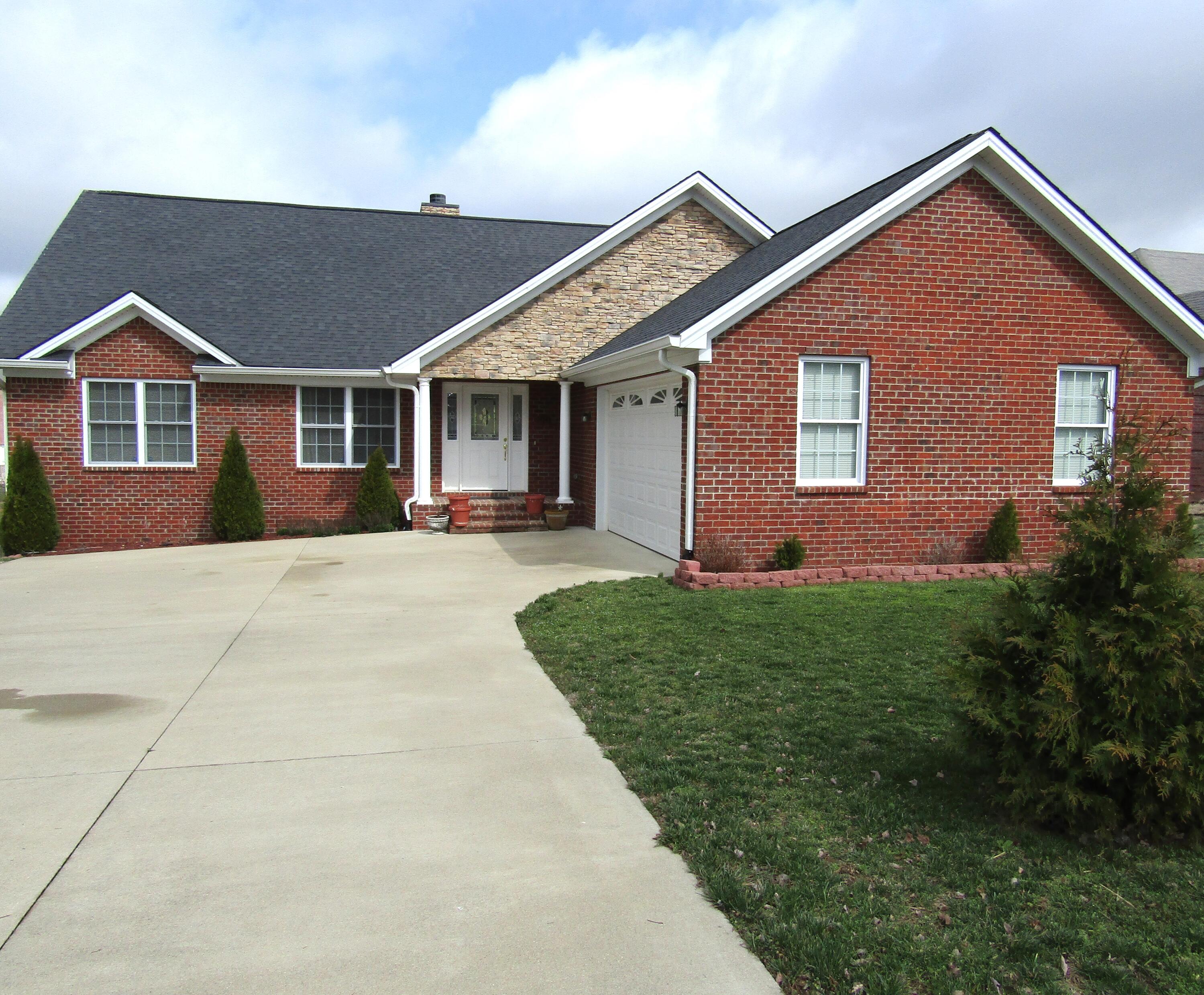 300 Squires Way Property Photo 4