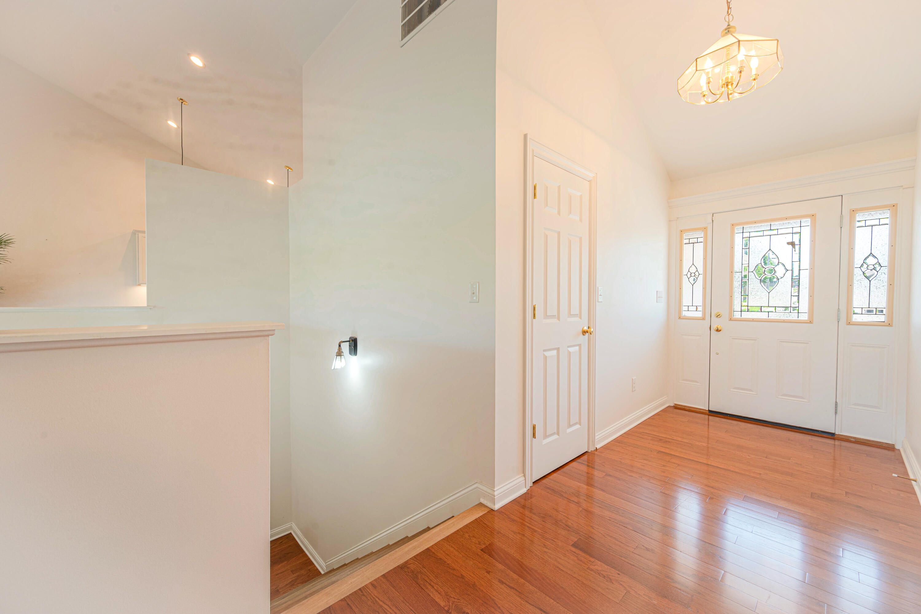 300 Squires Way Property Photo 6