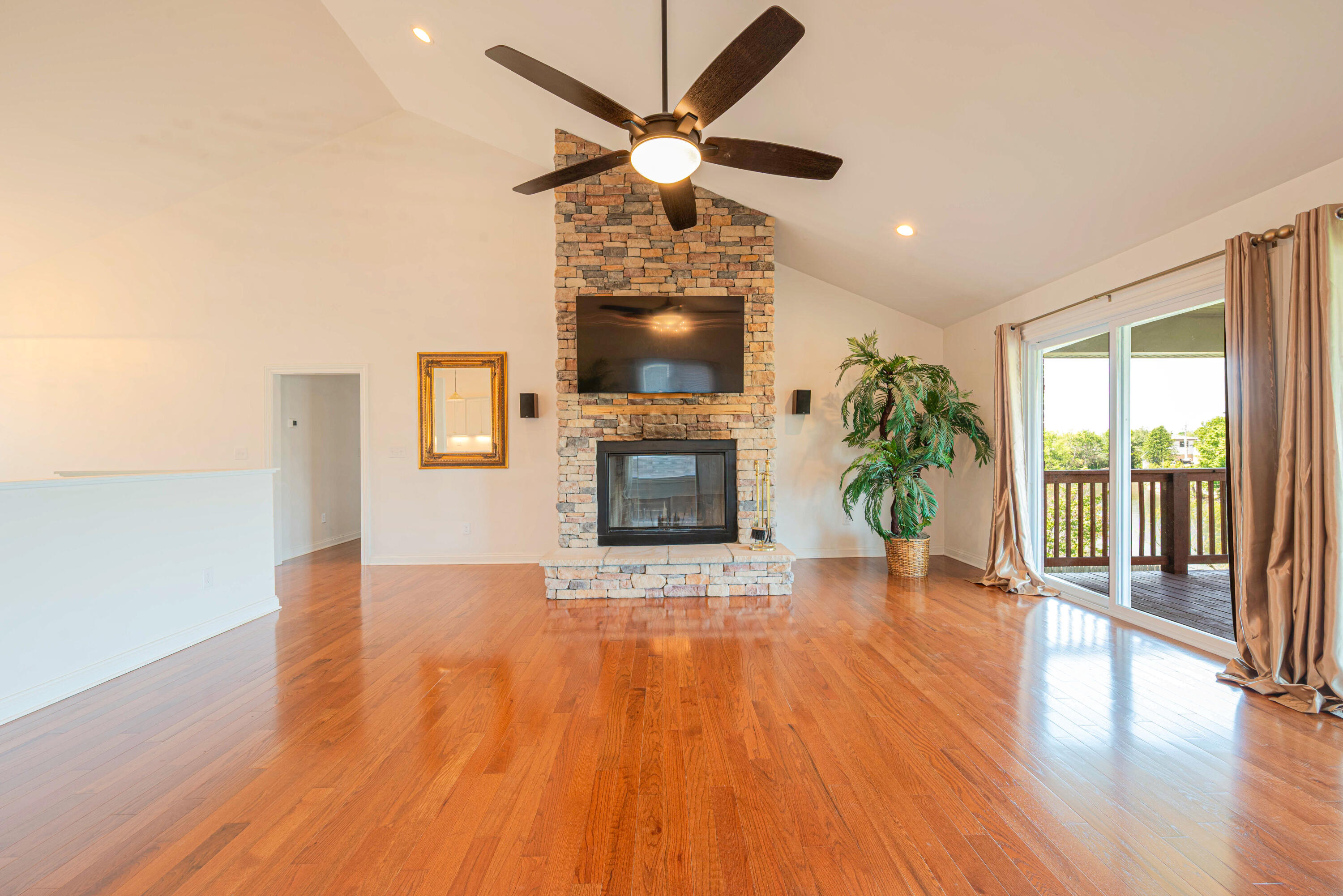 300 Squires Way Property Photo 8