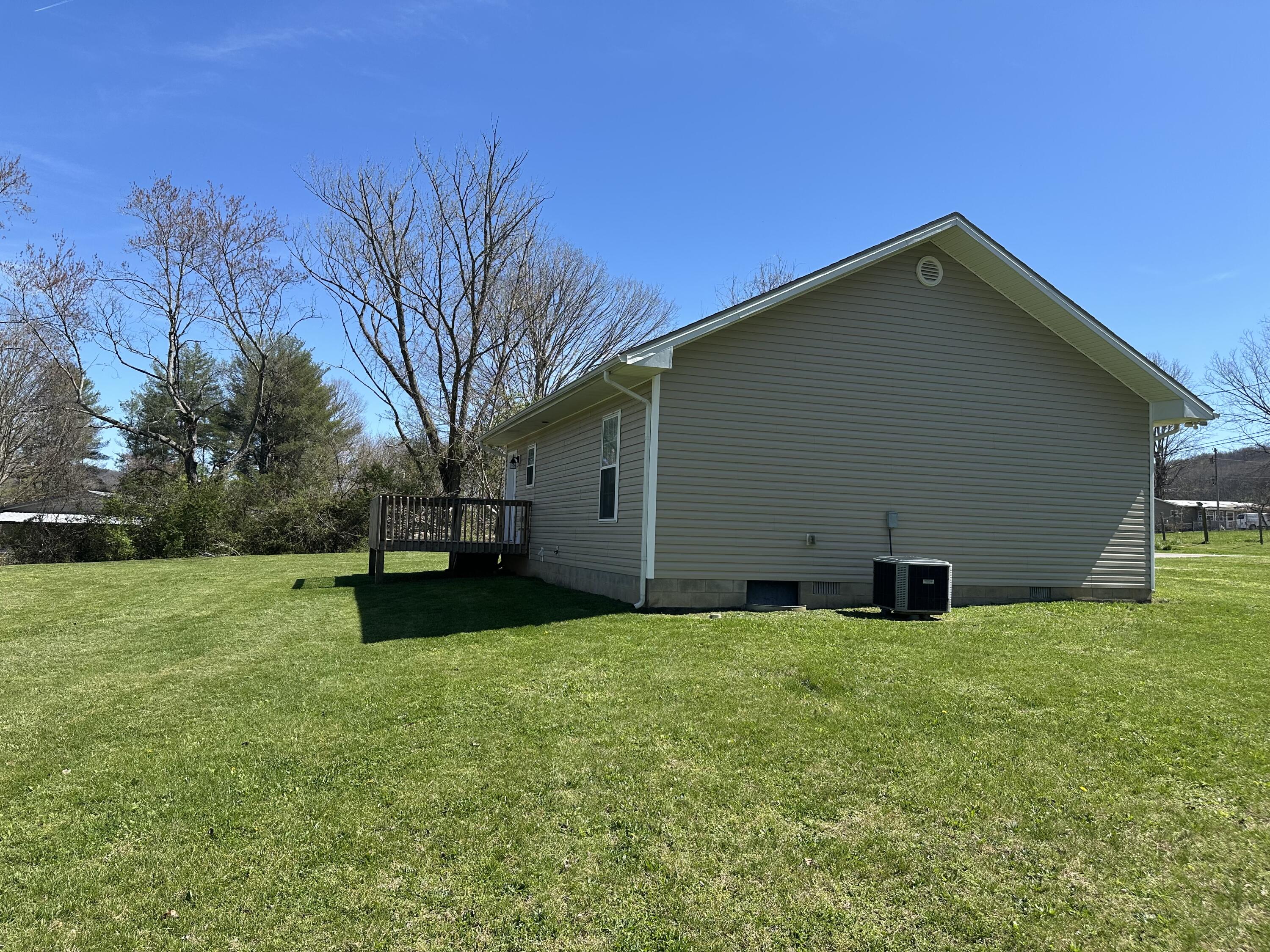 372 Rolling Acres Drive Property Photo 3