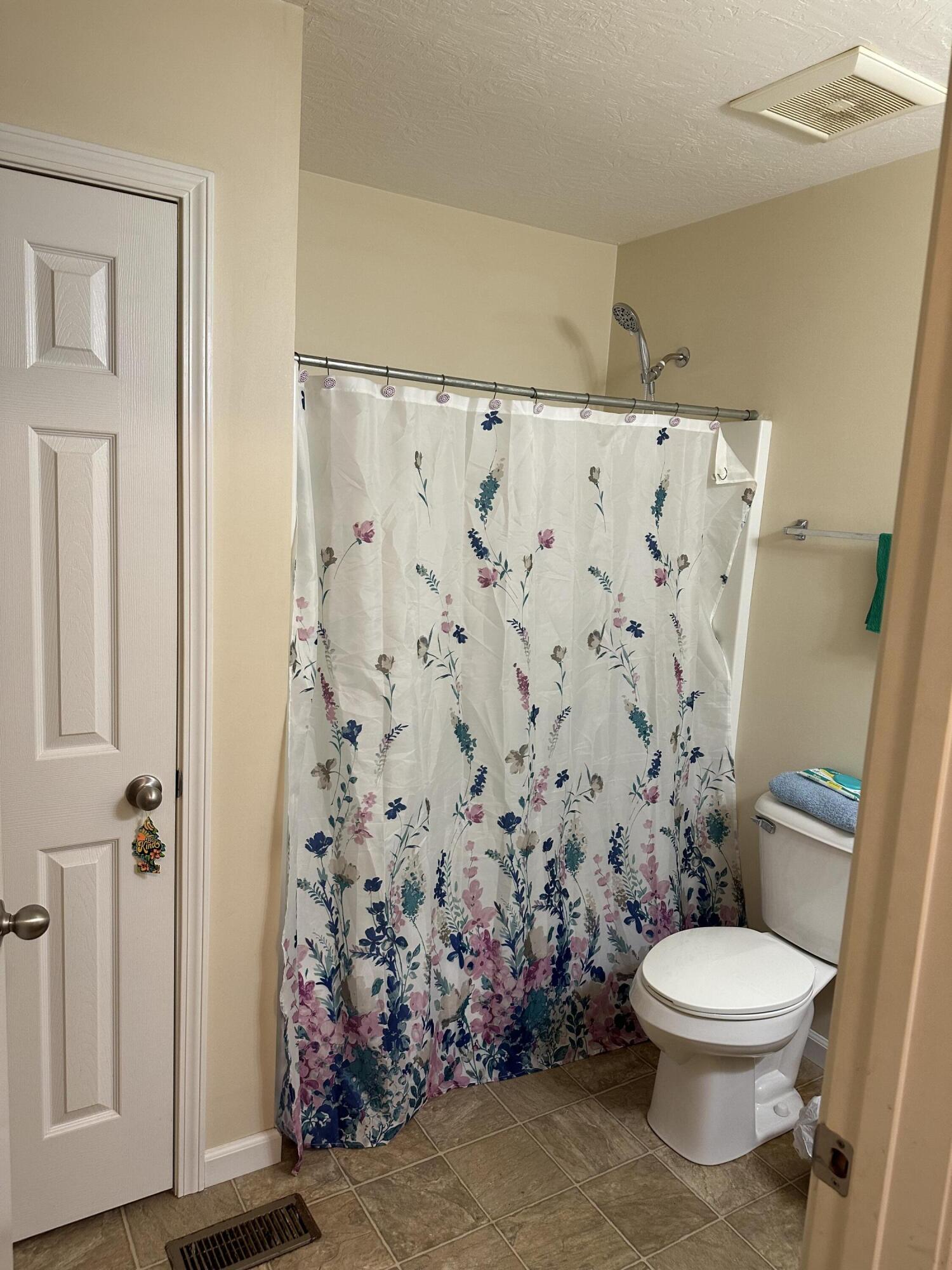372 Rolling Acres Drive Property Photo 18