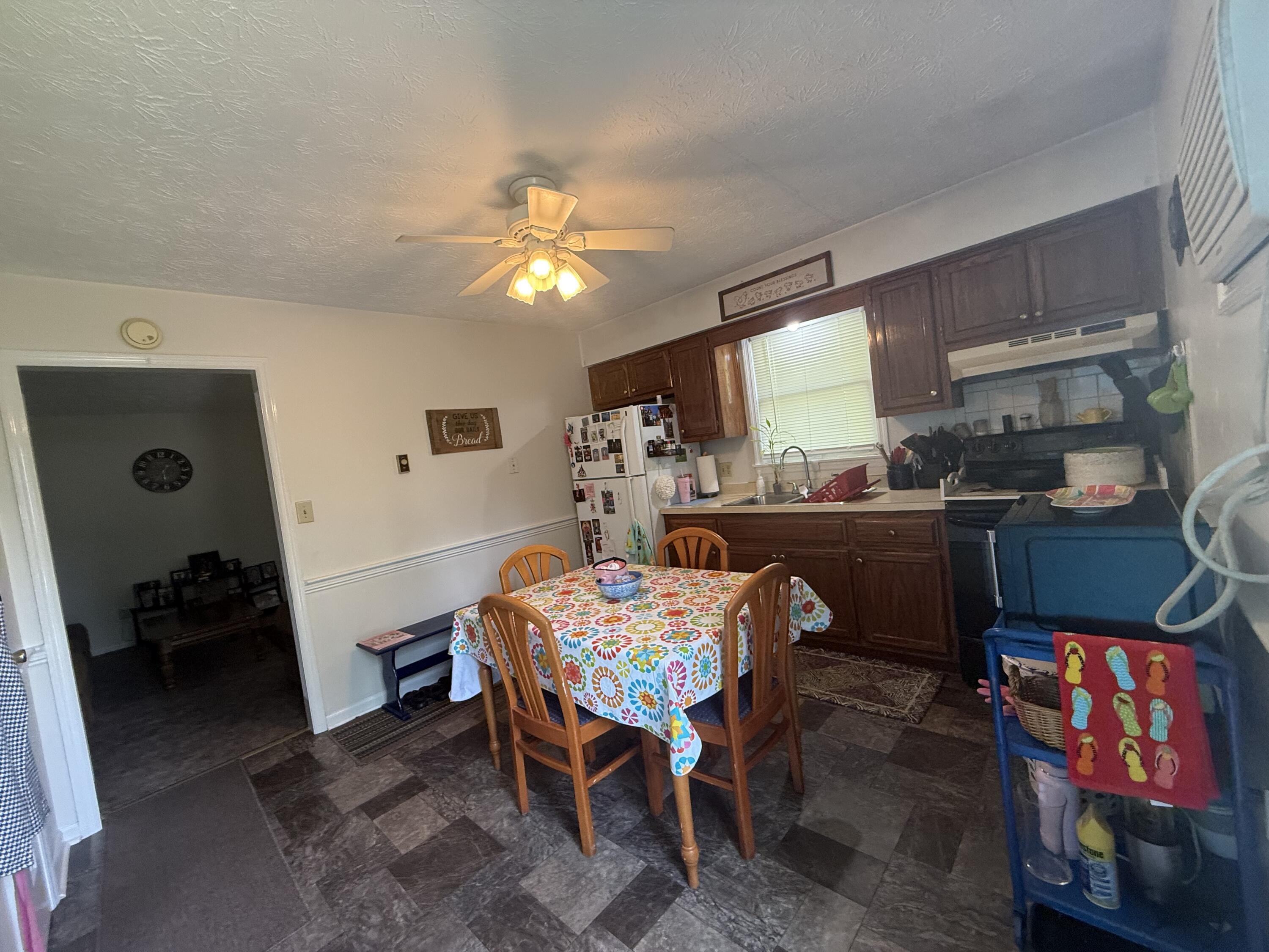 112 A-b Meadowlark Property Photo 9