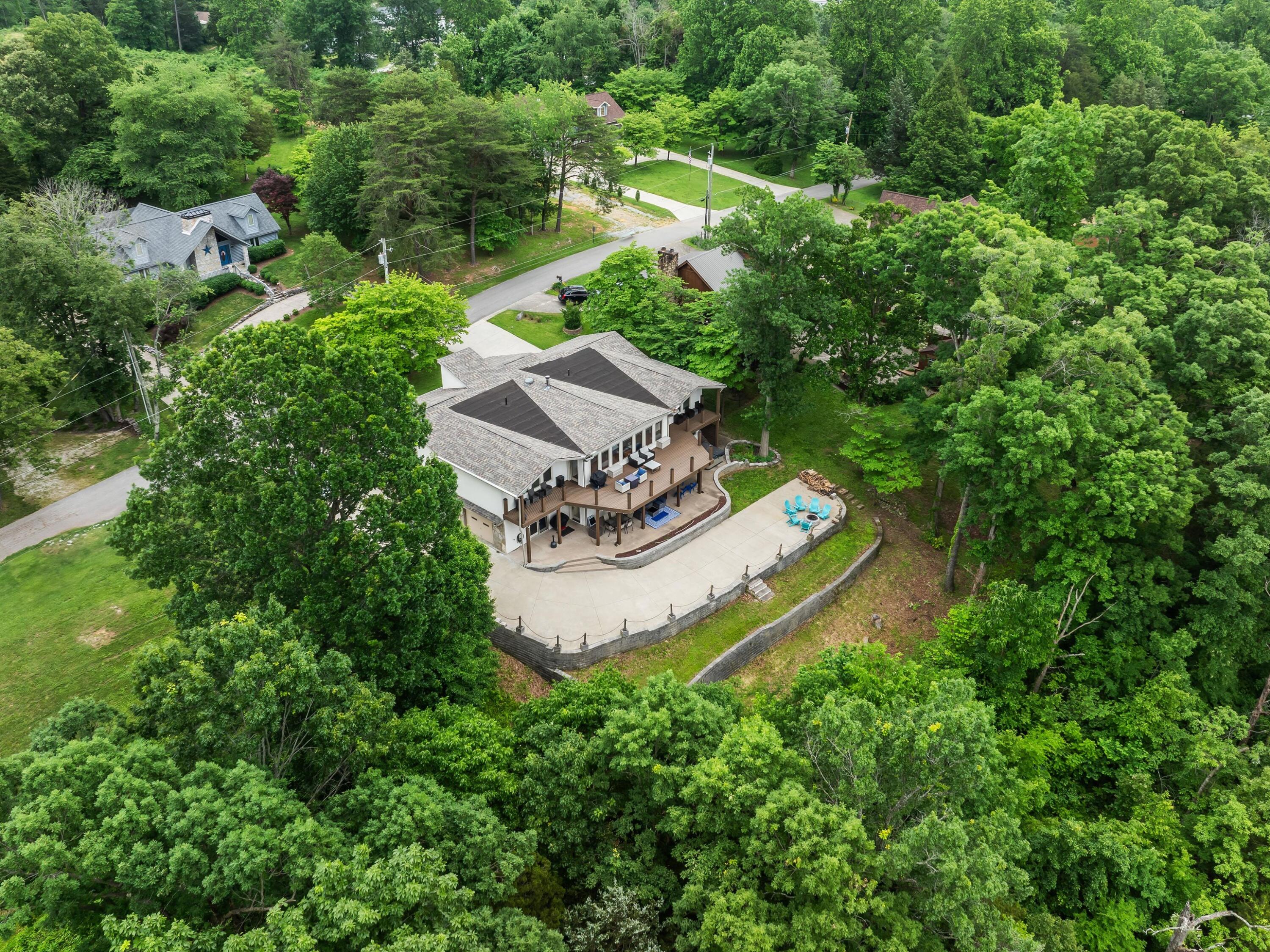 389 Lakeview Drive Property Photo 1