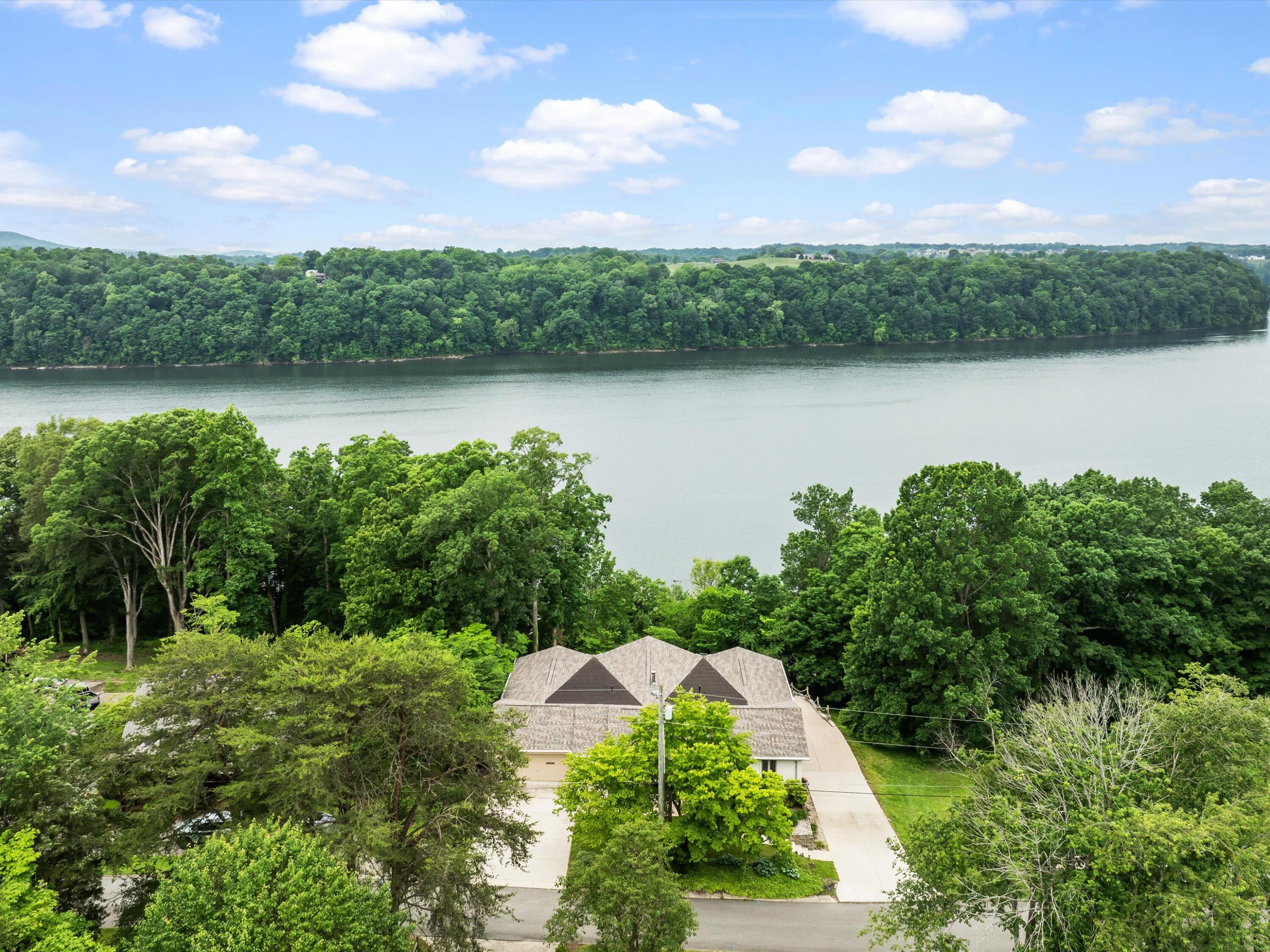 389 Lakeview Drive Property Photo 4