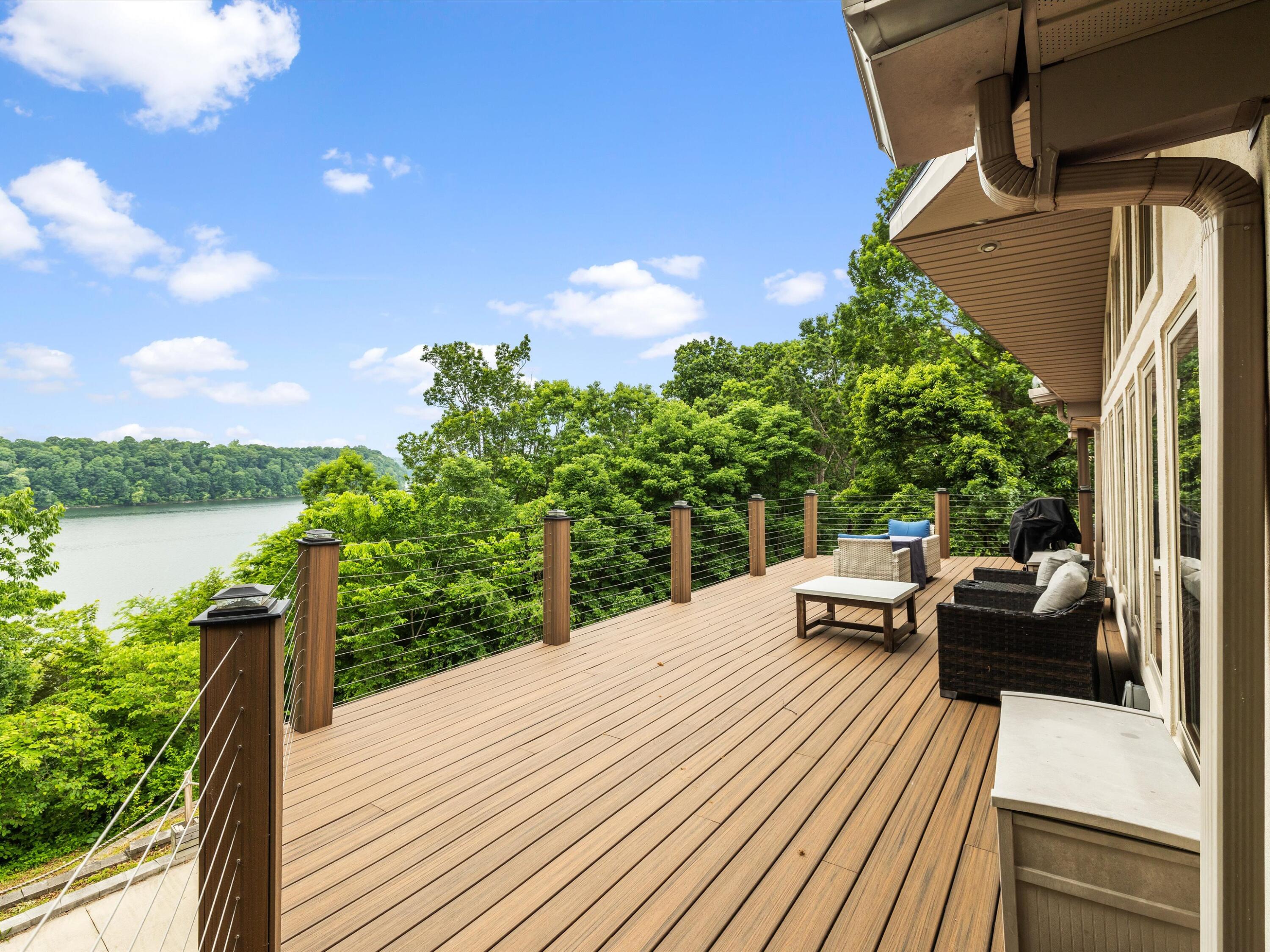 389 Lakeview Drive Property Photo 10