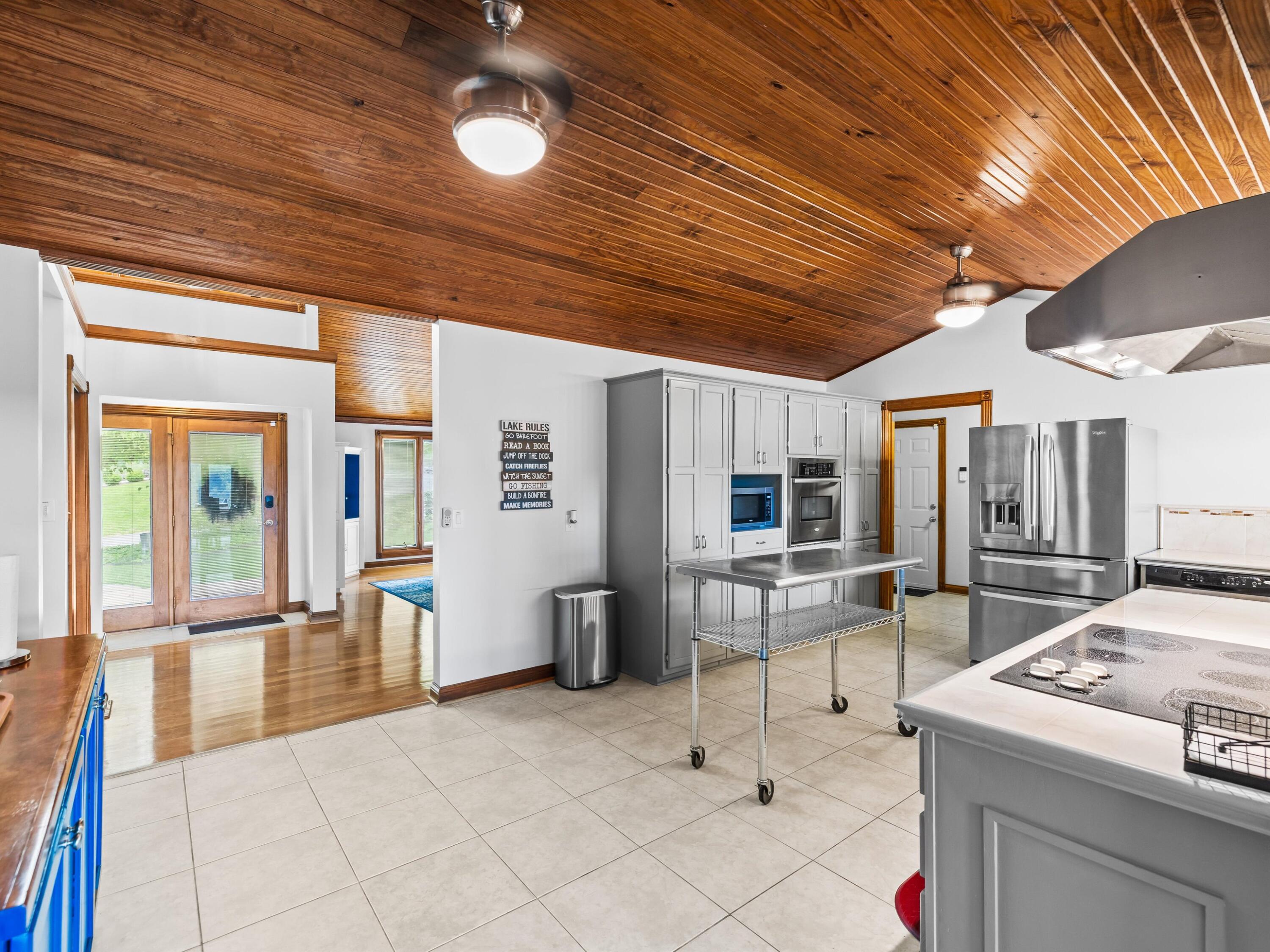 389 Lakeview Drive Property Photo 19