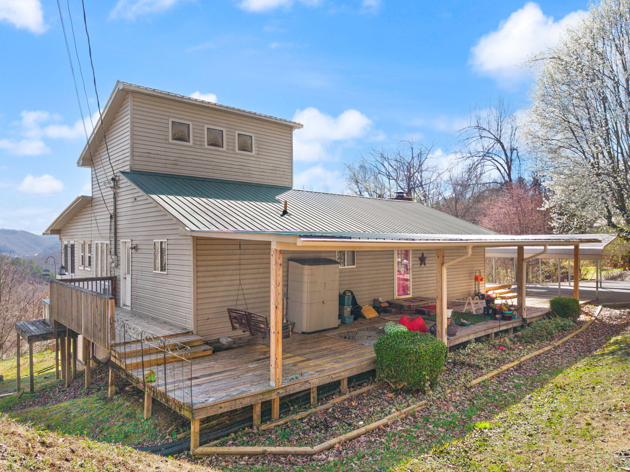 521 Abbott Mountain Road Property Photo 4