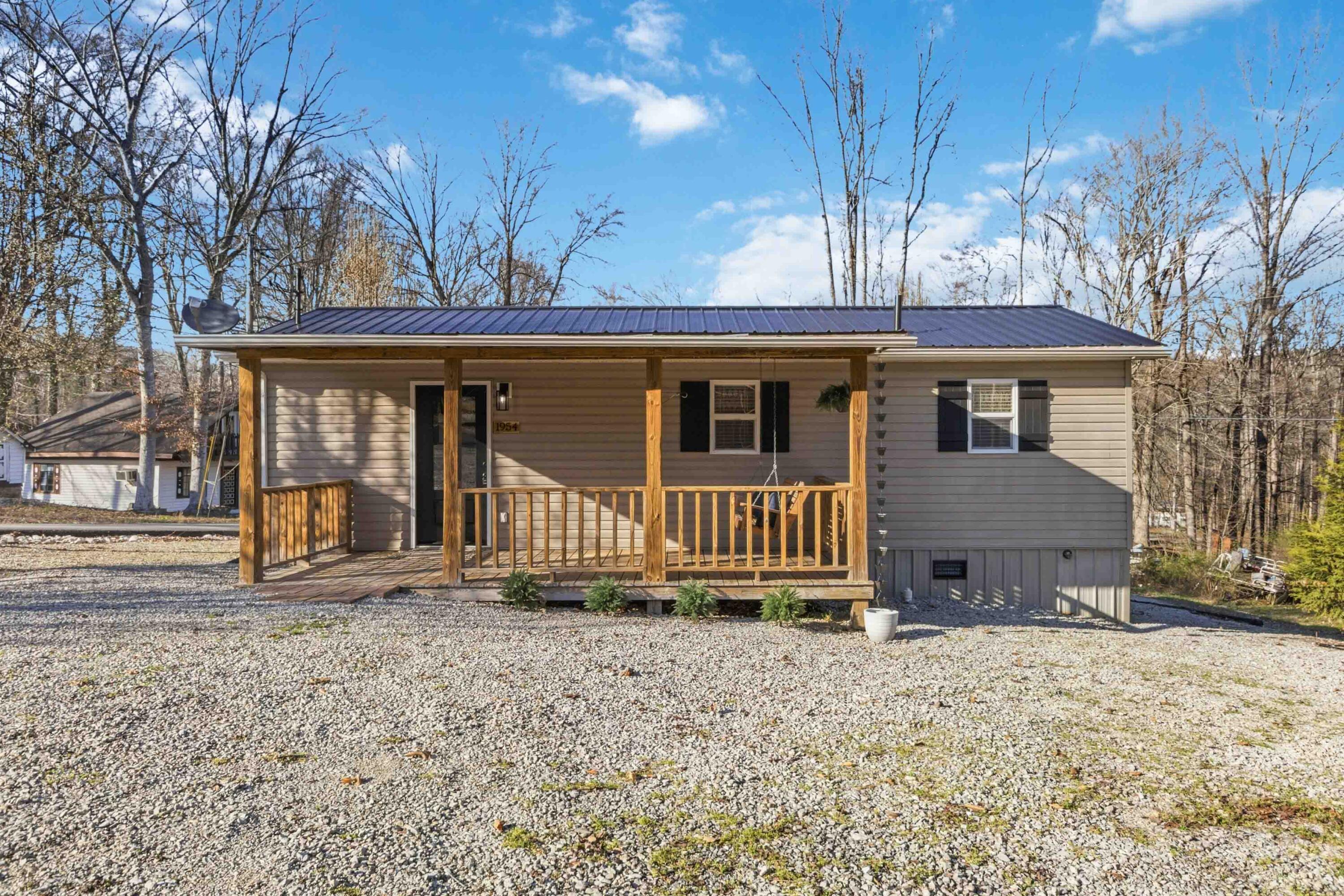 1954 Jasper Bend Road Property Photo 1