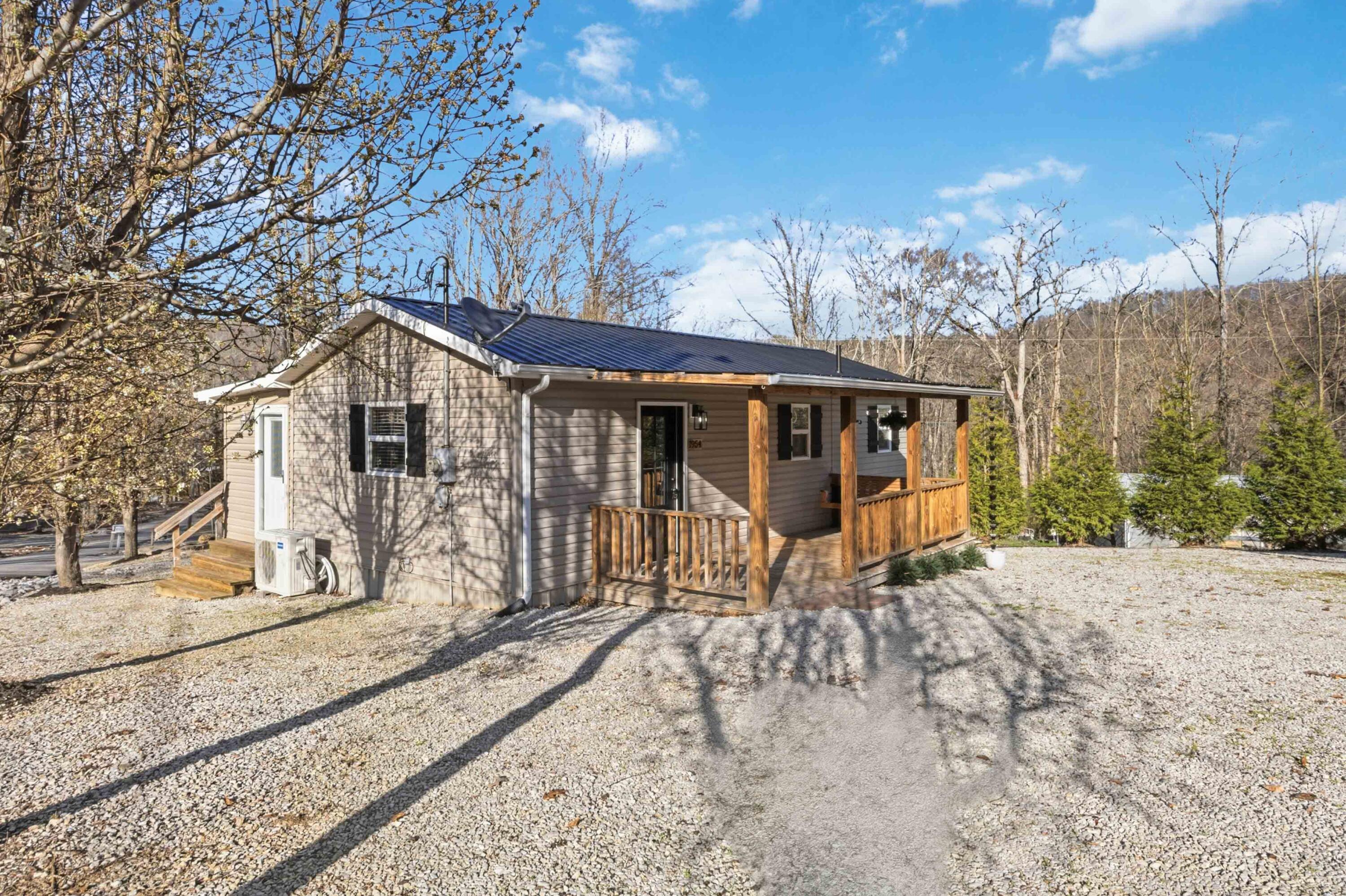 1954 Jasper Bend Road Property Photo 2