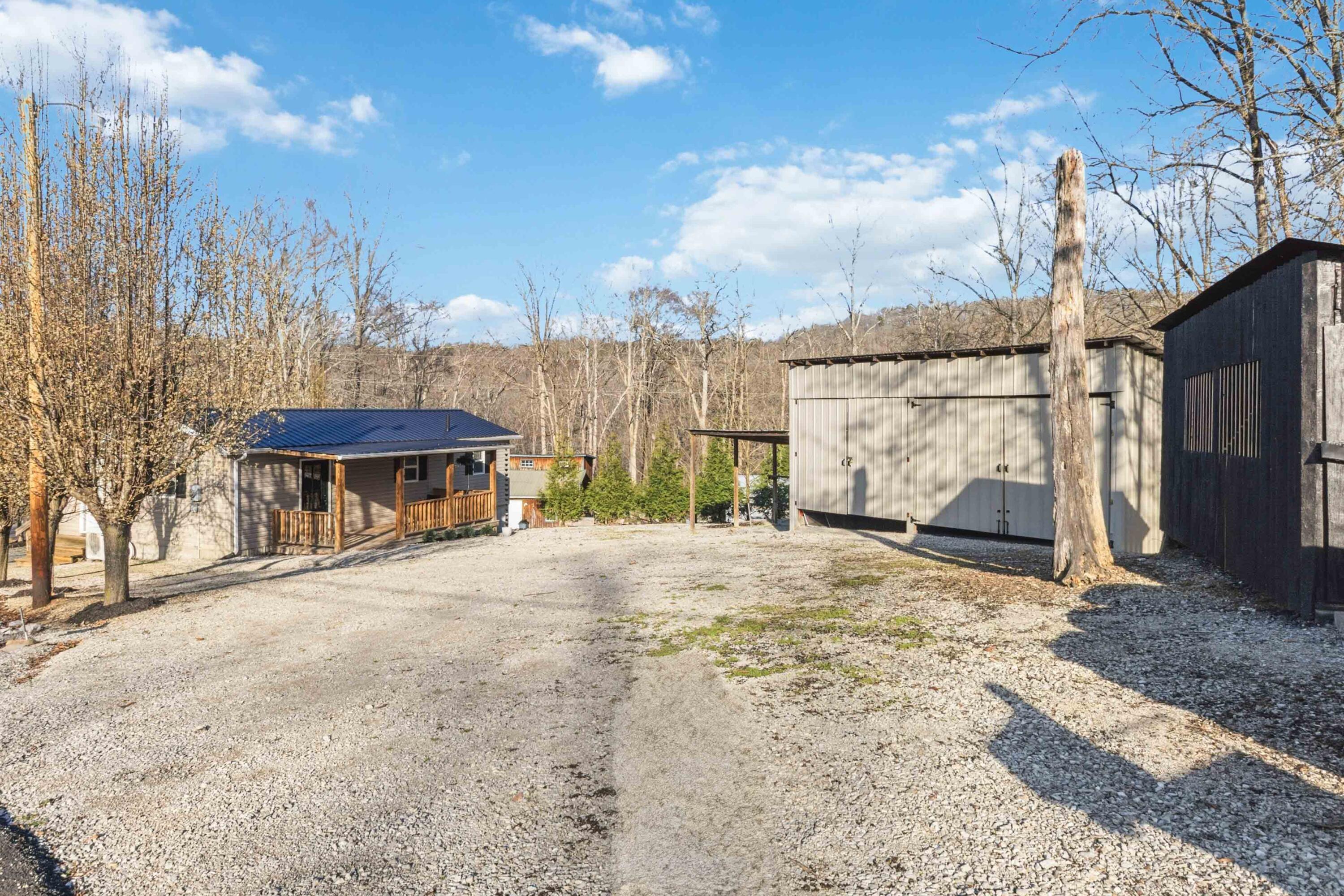 1954 Jasper Bend Road Property Photo 3