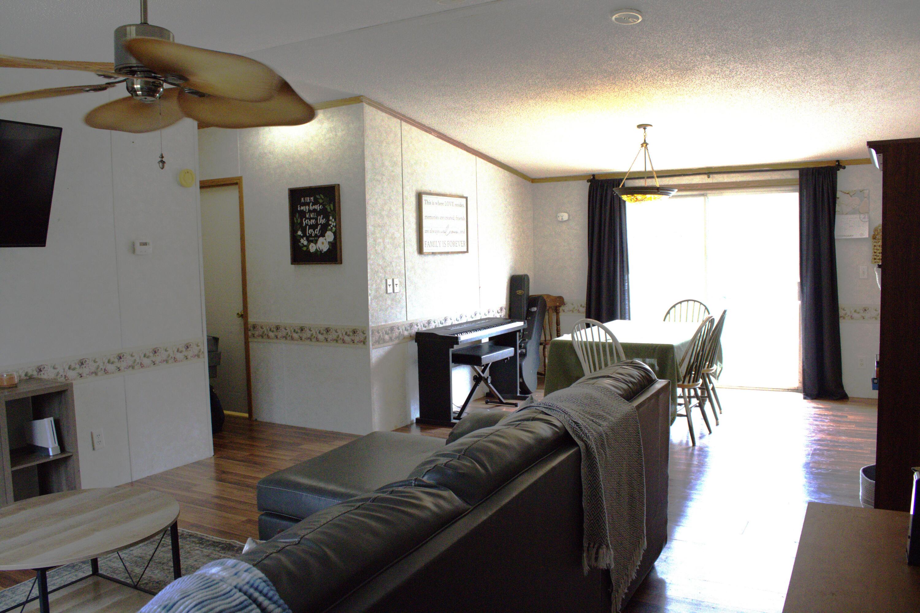 2864 Scrubgrass Road Property Photo 3