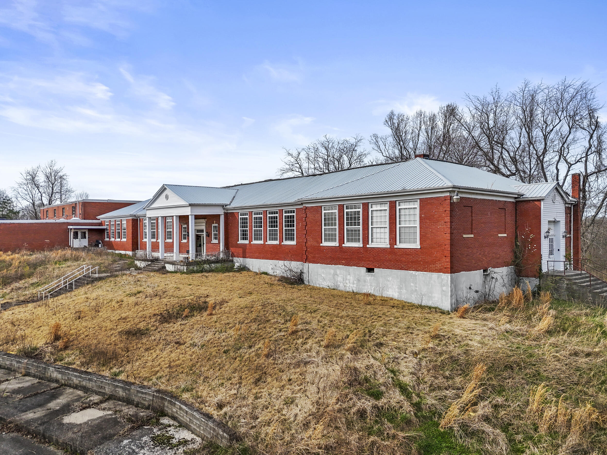 6930 Winchester Road Property Photo 8