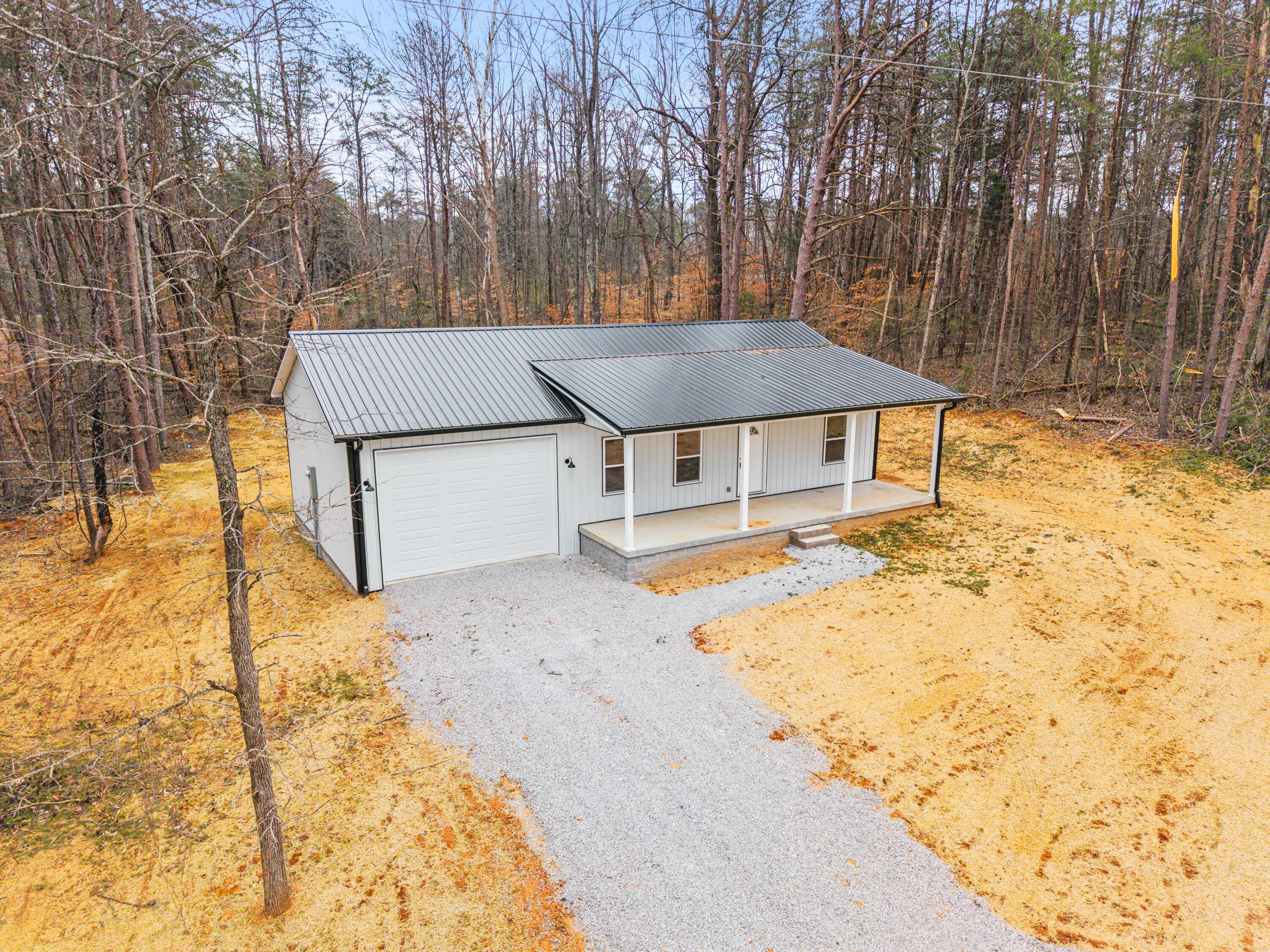 221 Pine Tree Circle Drive Property Photo 1