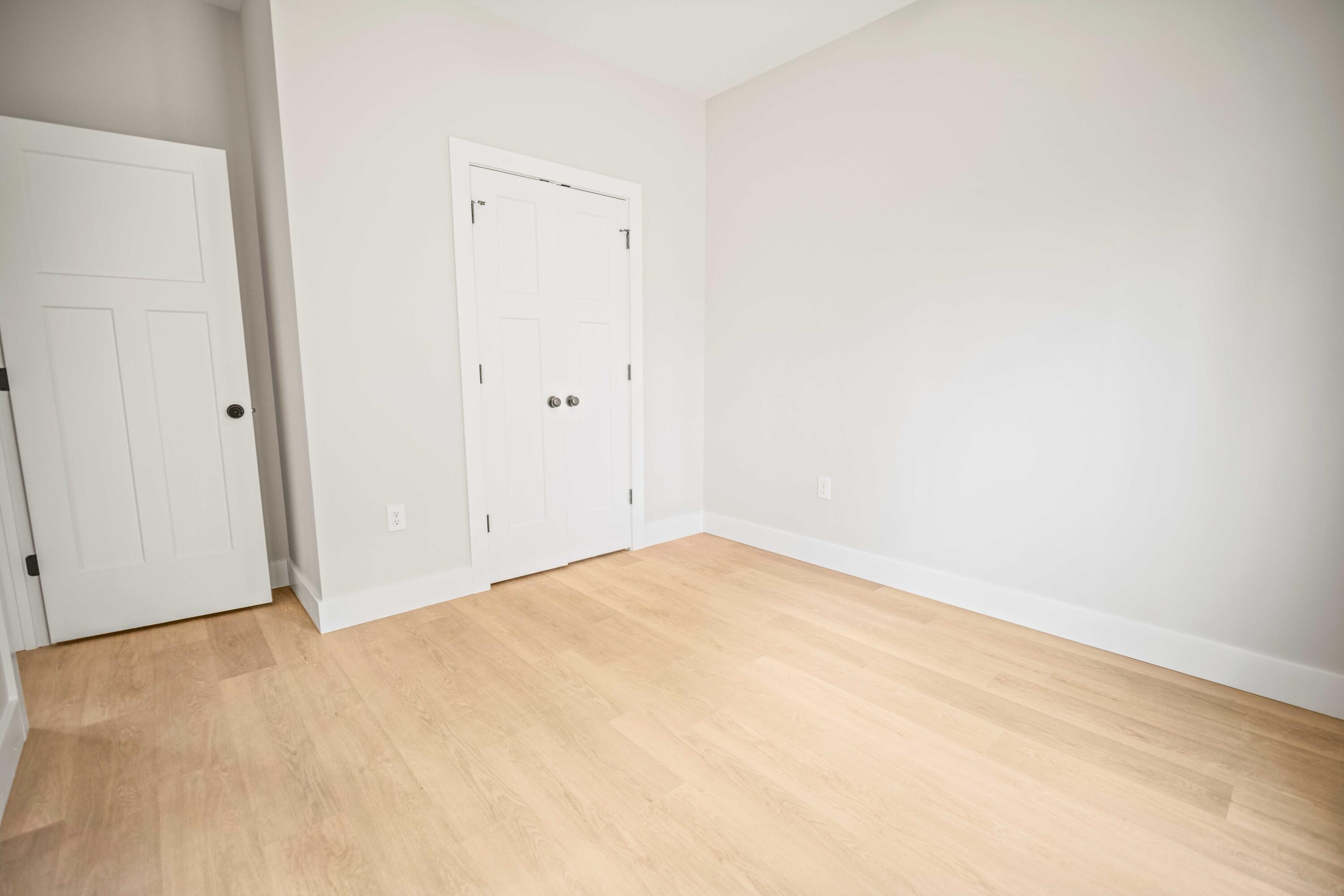 221 Pine Tree Circle Drive Property Photo 8