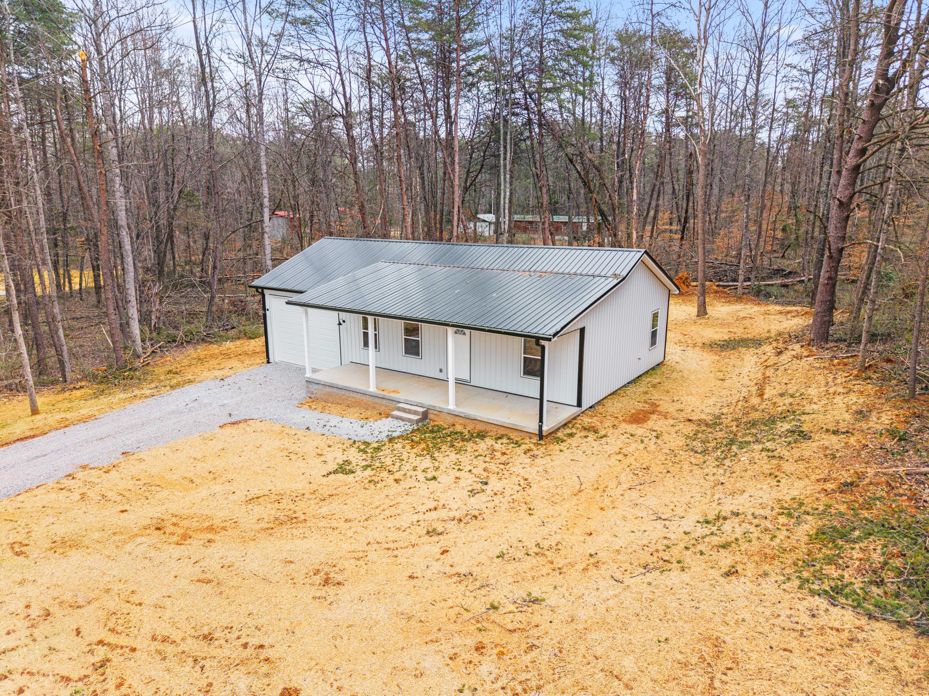 221 Pine Tree Circle Drive Property Photo 14